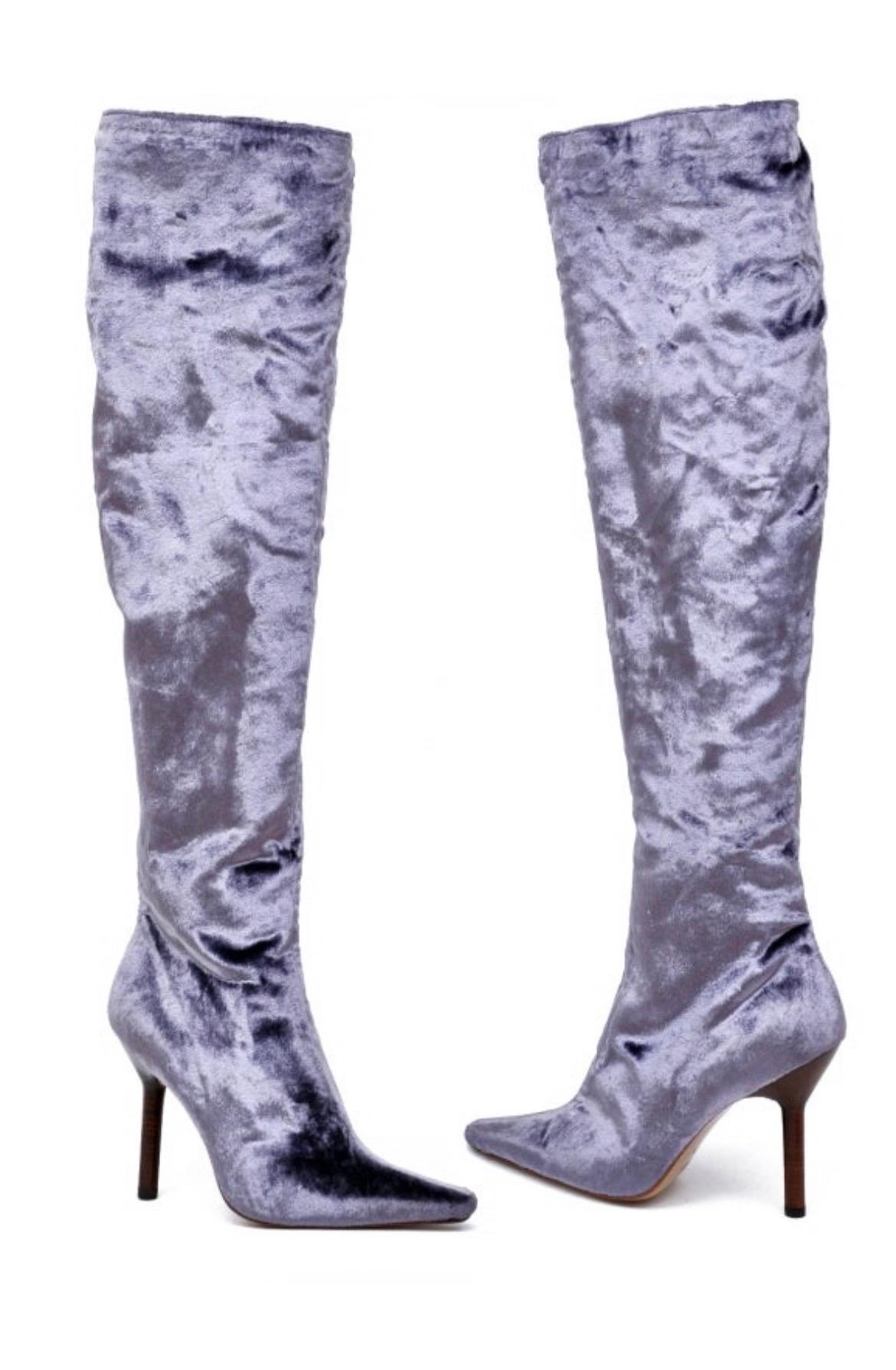 F/W 1999 TOM FORD for GUCCI 
Lavender Velvet Over the knee Boots
RICH, LUXURIOUS AND SEXY!
Composition: Velvet
Leather lining and sole
4