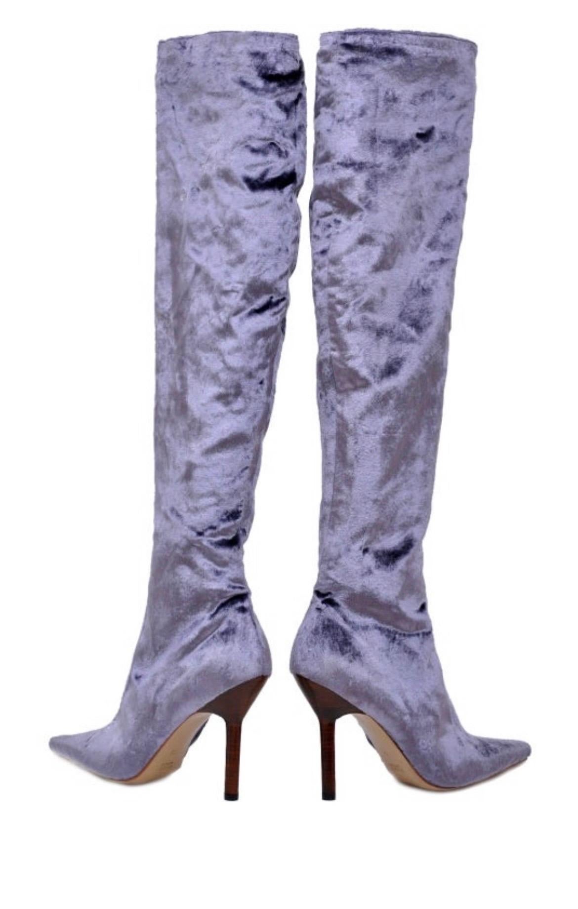F/W 1999 Tom Ford for Gucci Lavender Velvet Over the knee Boots Size 7, New In New Condition For Sale In Montgomery, TX