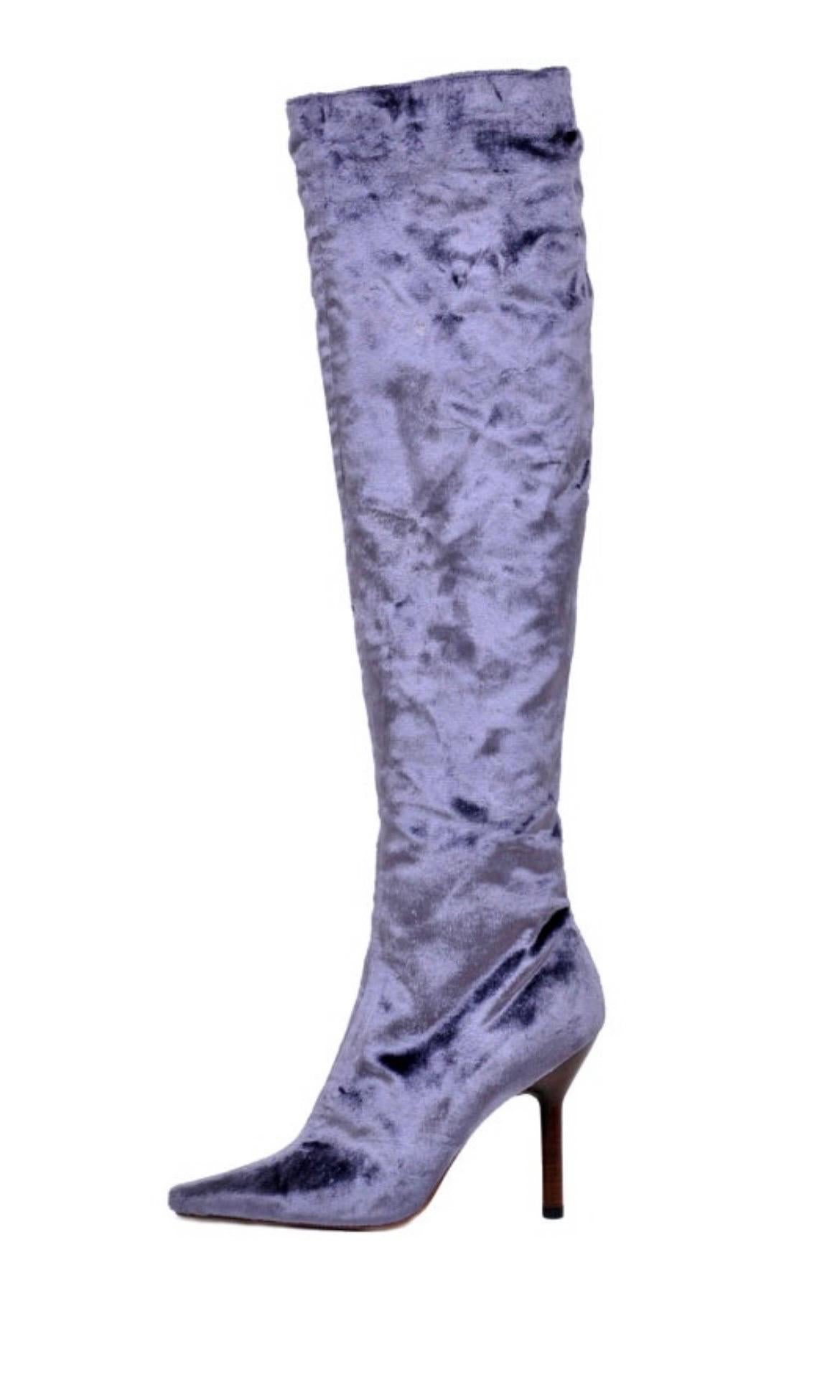 Women's F/W 1999 Tom Ford for Gucci Lavender Velvet Over the knee Boots Size 7, New For Sale
