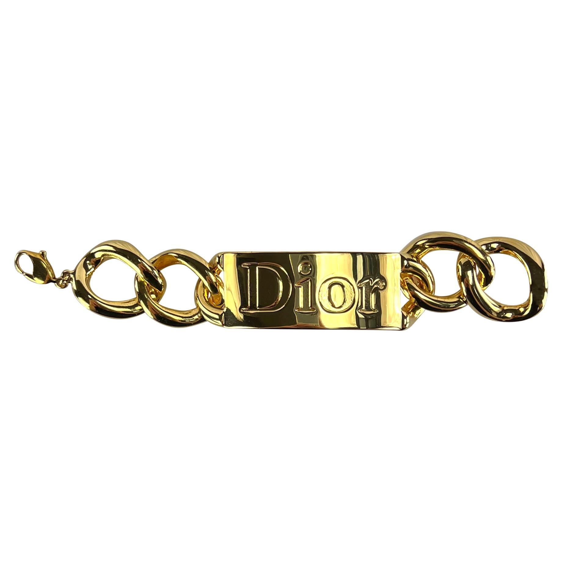 Bracciale a catena d'oro con logo della passerella di John Galliano per Christian Dior A/I 2000