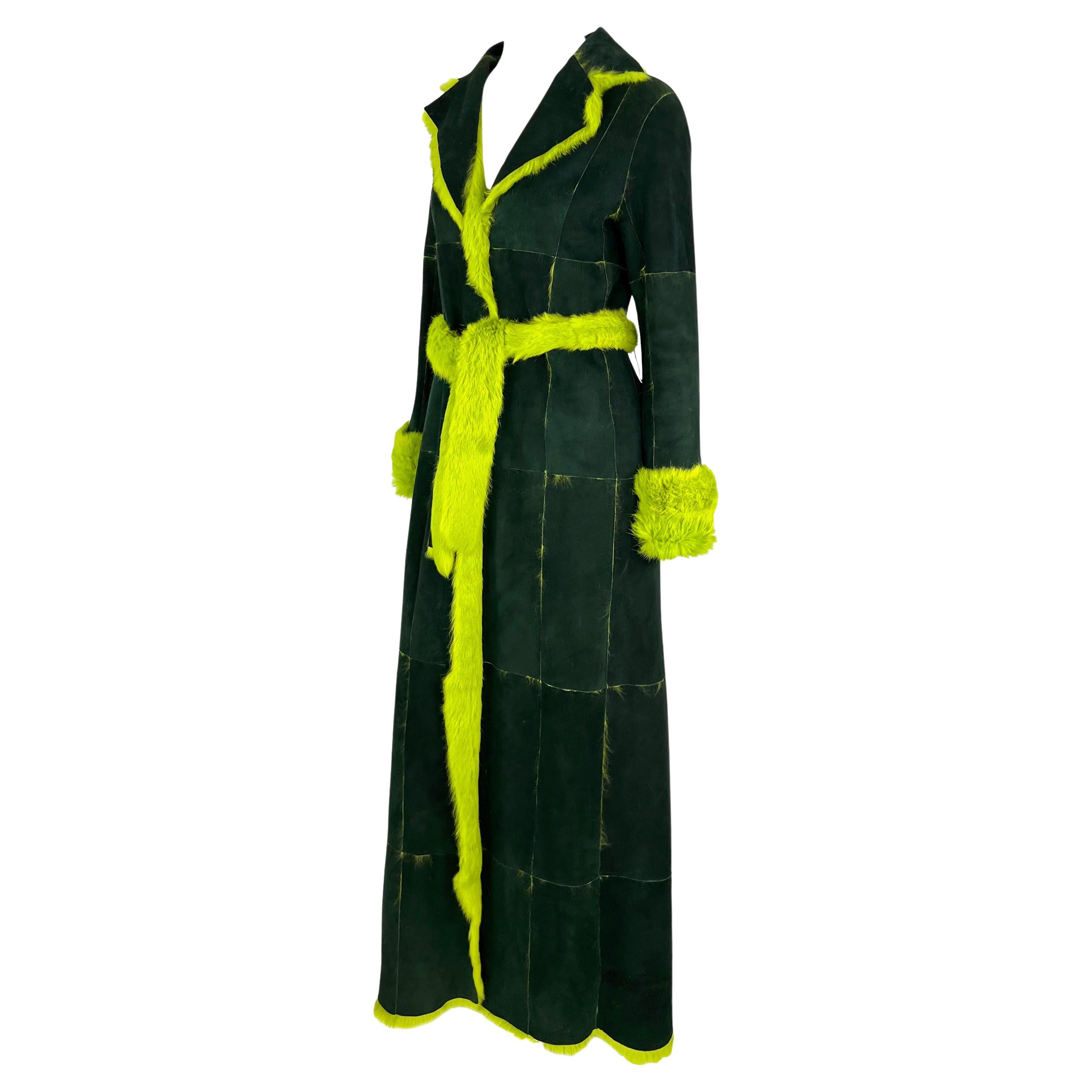 Dolce & Gabbana, imperméable ceinturé en daim et fourrure véritable vert acide, A/H 2000 Bon état - En vente à West Hollywood, CA