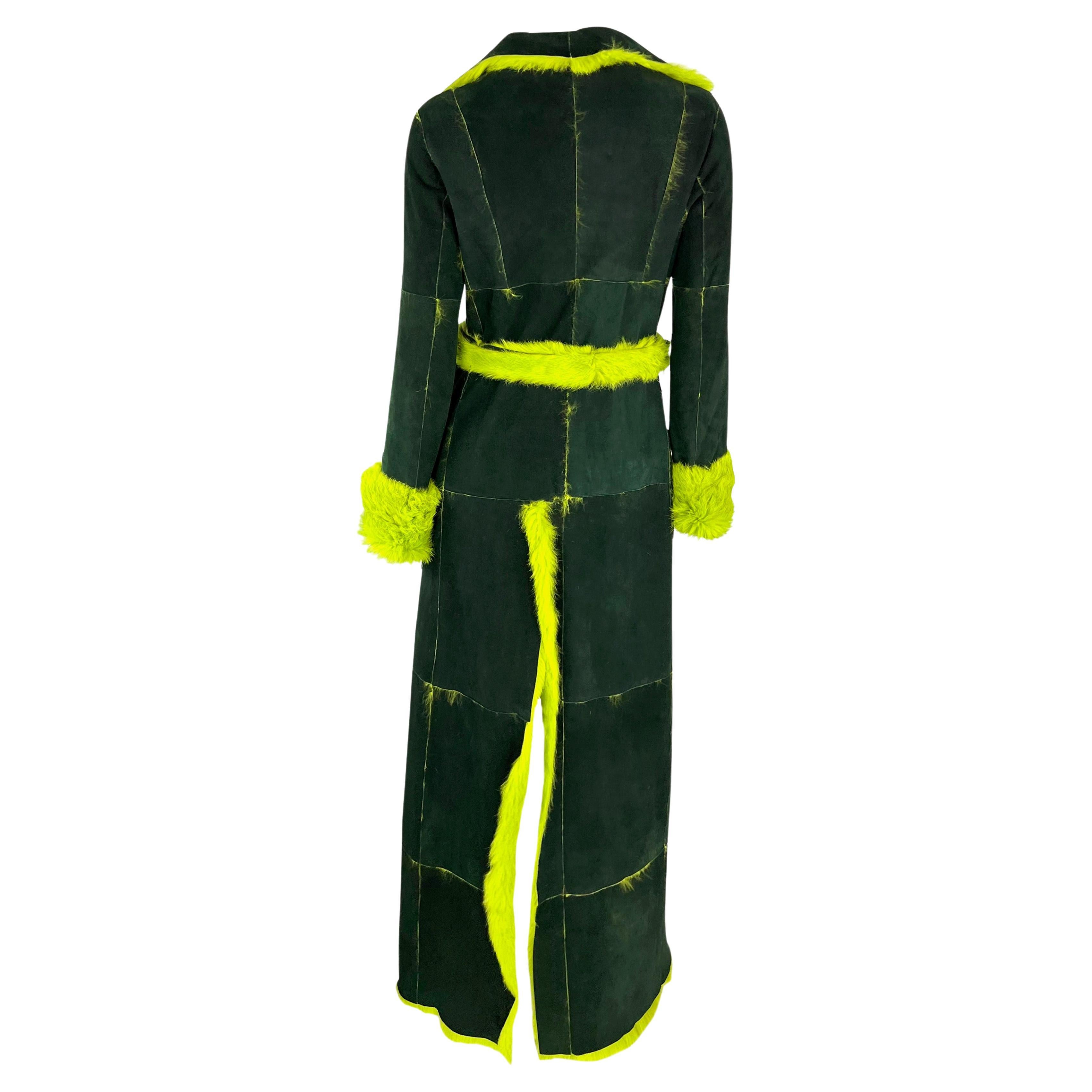 Dolce & Gabbana, imperméable ceinturé en daim et fourrure véritable vert acide, A/H 2000 en vente 1