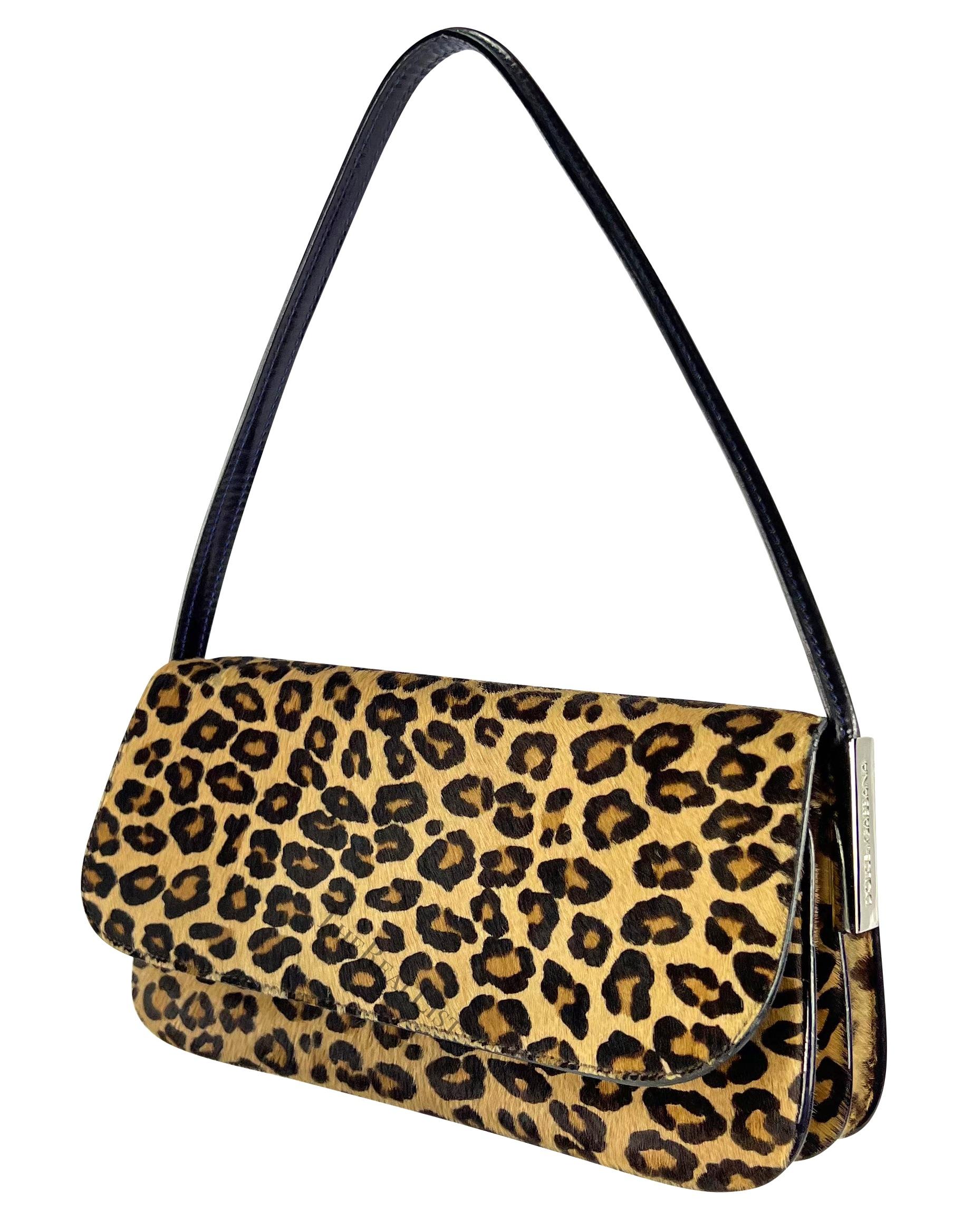 Presenting a fabulous cheetah print Dolce & Gabbana pony hair shoulder bag. Elevate your style with this exquisite cheetah print Dolce & Gabbana pony hair shoulder bag, a fashion-forward piece from the Fall/Winter 2000 collection. Its simplicity and