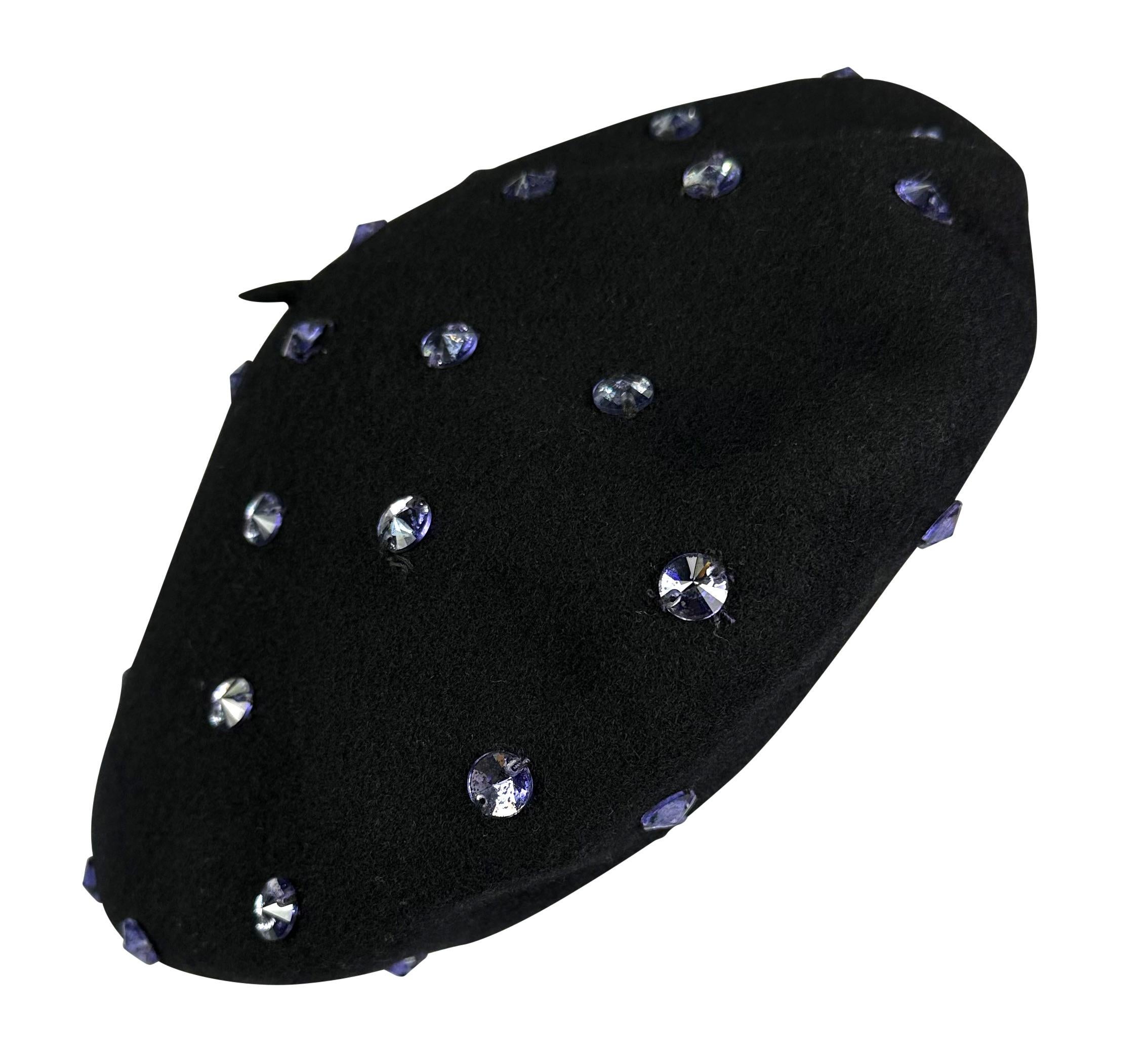 H/W 2000 Dolce & Gabbana Laufsteg Ad Lila Strass Schwarzer Beret Hut mit Strass im Angebot 6