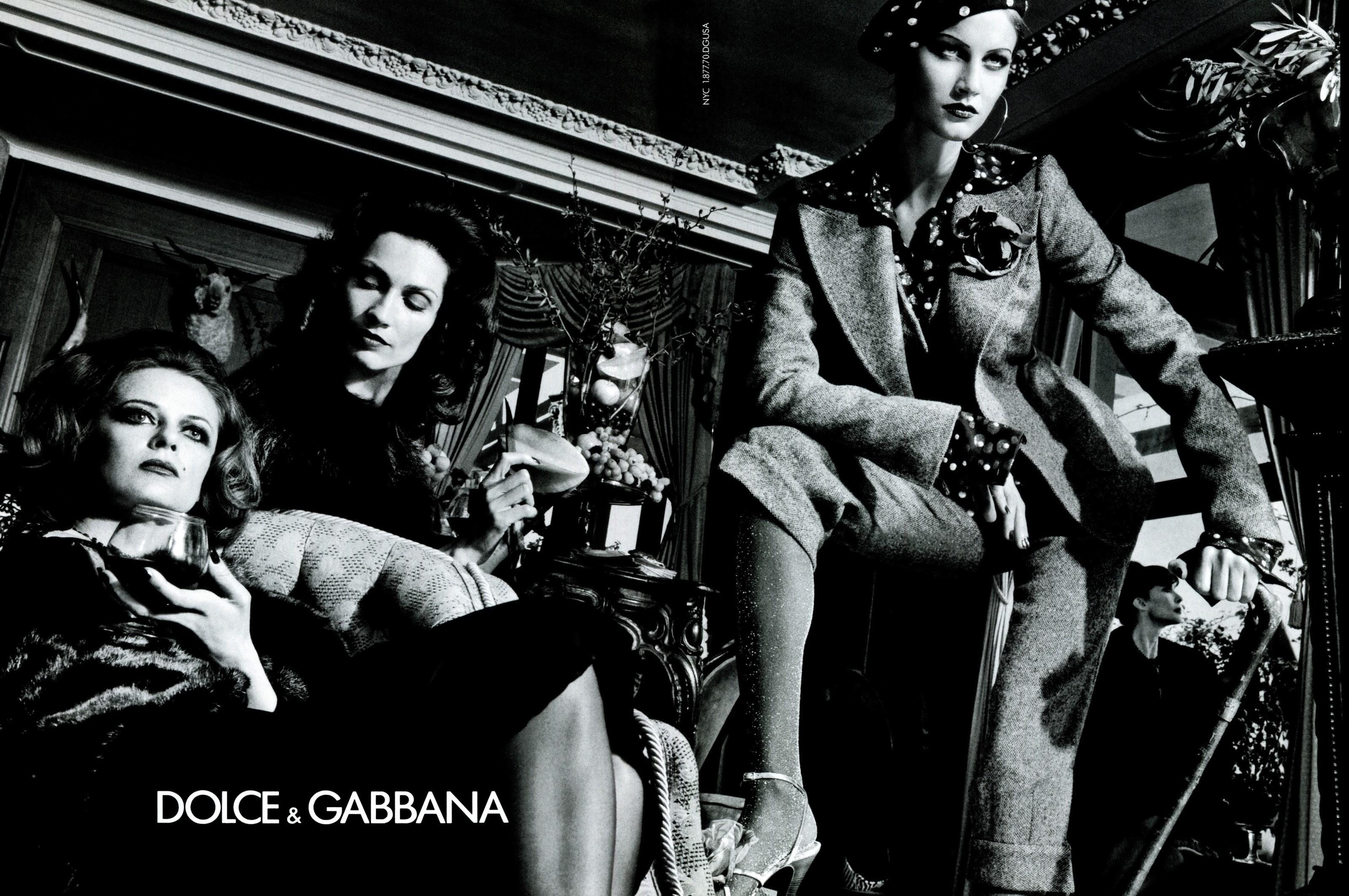 H/W 2000 Dolce & Gabbana Laufsteg Ad Lila Strass Schwarzer Beret Hut mit Strass im Angebot 1