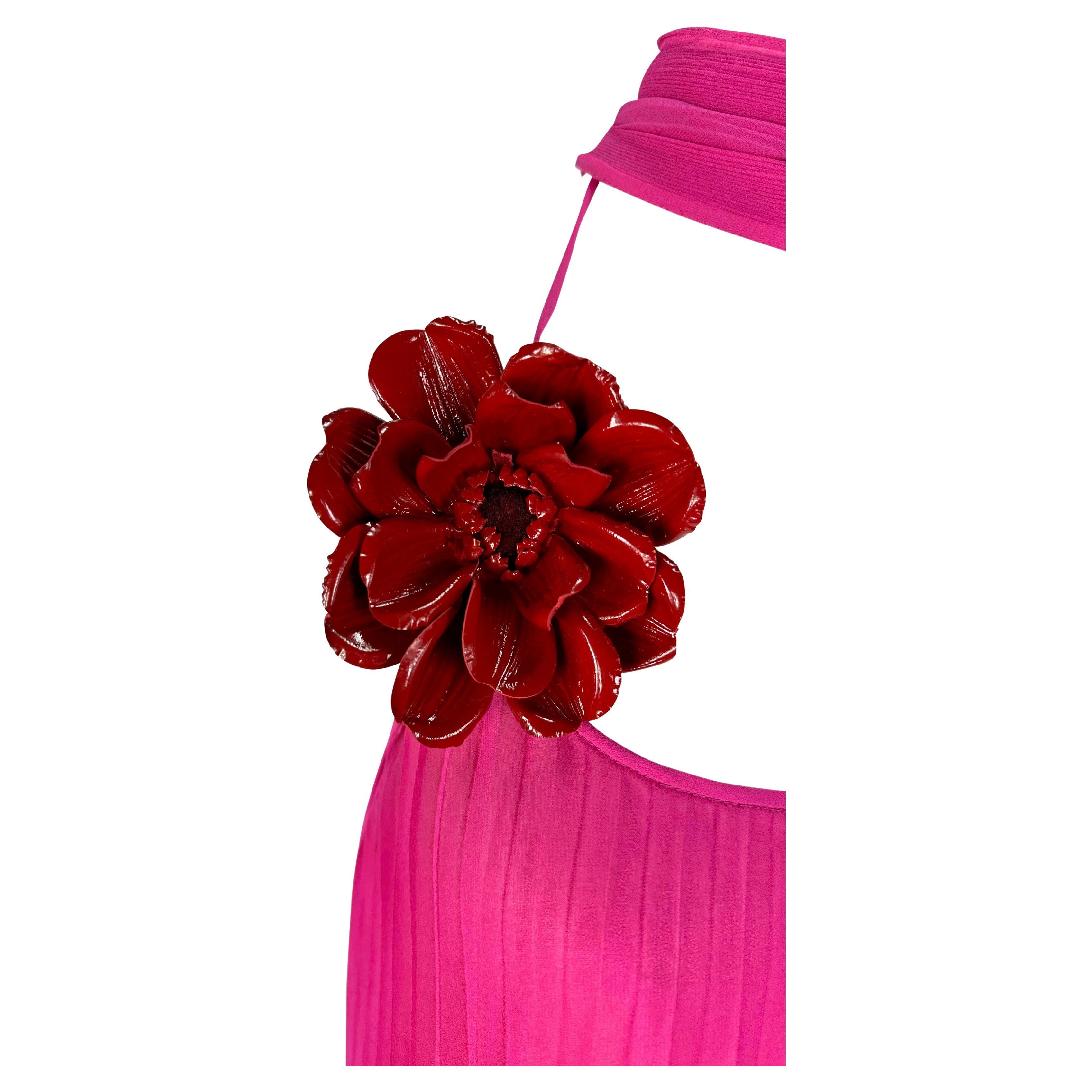 F/W 2000 Dolce & Gabbana Robe en mousseline plissée et appliquée de fleurs rose vif Unisexe en vente
