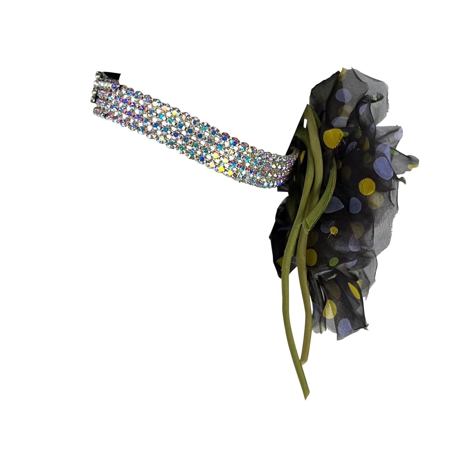 Dolce & Gabbana, collier ras du cou à fleurs en mousseline de soie avec strass Swarovski, A/H 2000 Excellent état - En vente à West Hollywood, CA
