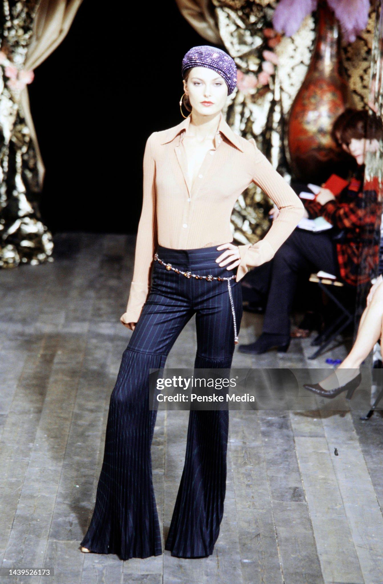 Dolce & Gabbana Wool Pleated Trousers Vintage early 2000s
Collection Fall / Winter 2000
100% wool
Made in Italy


Model Aurelie Claudel (catwalk)



reference Gisele Bündchen for Dolce & Gabbana Fall/Winter 2000
Photographed by Steven Meisel
