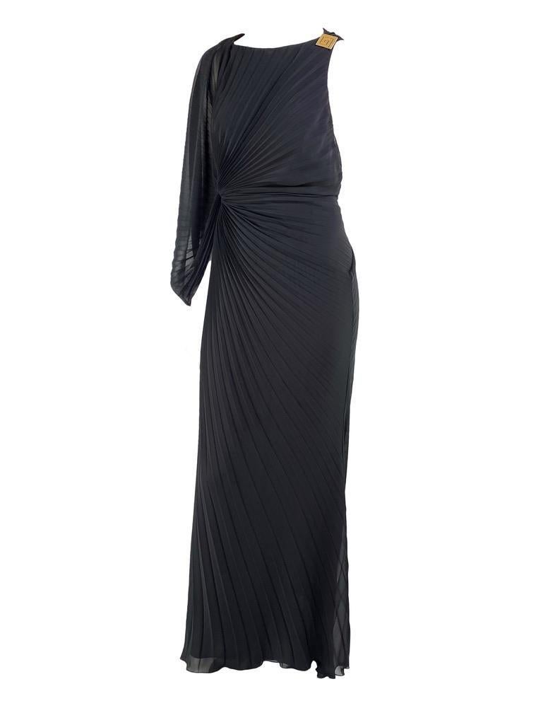 Noir Robe plissée noire à boucle grecque Gianni Versace by Donatella, A/H 2000 en vente