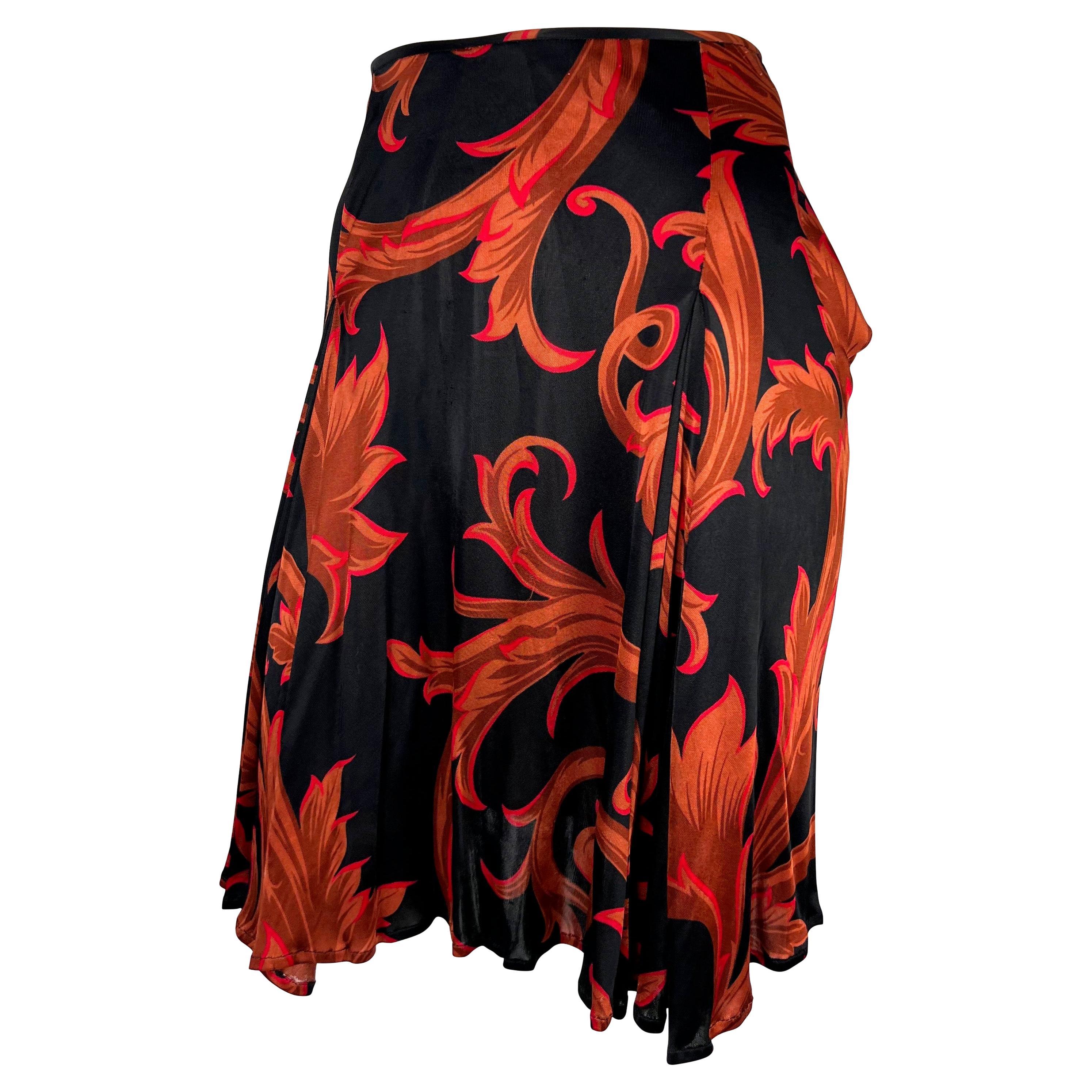 F/W 2000 Gianni Versace by Donatella Black Red Viscose Baroque Print Flare Skirt (Jupe évasée à imprimé baroque en viscose) en vente