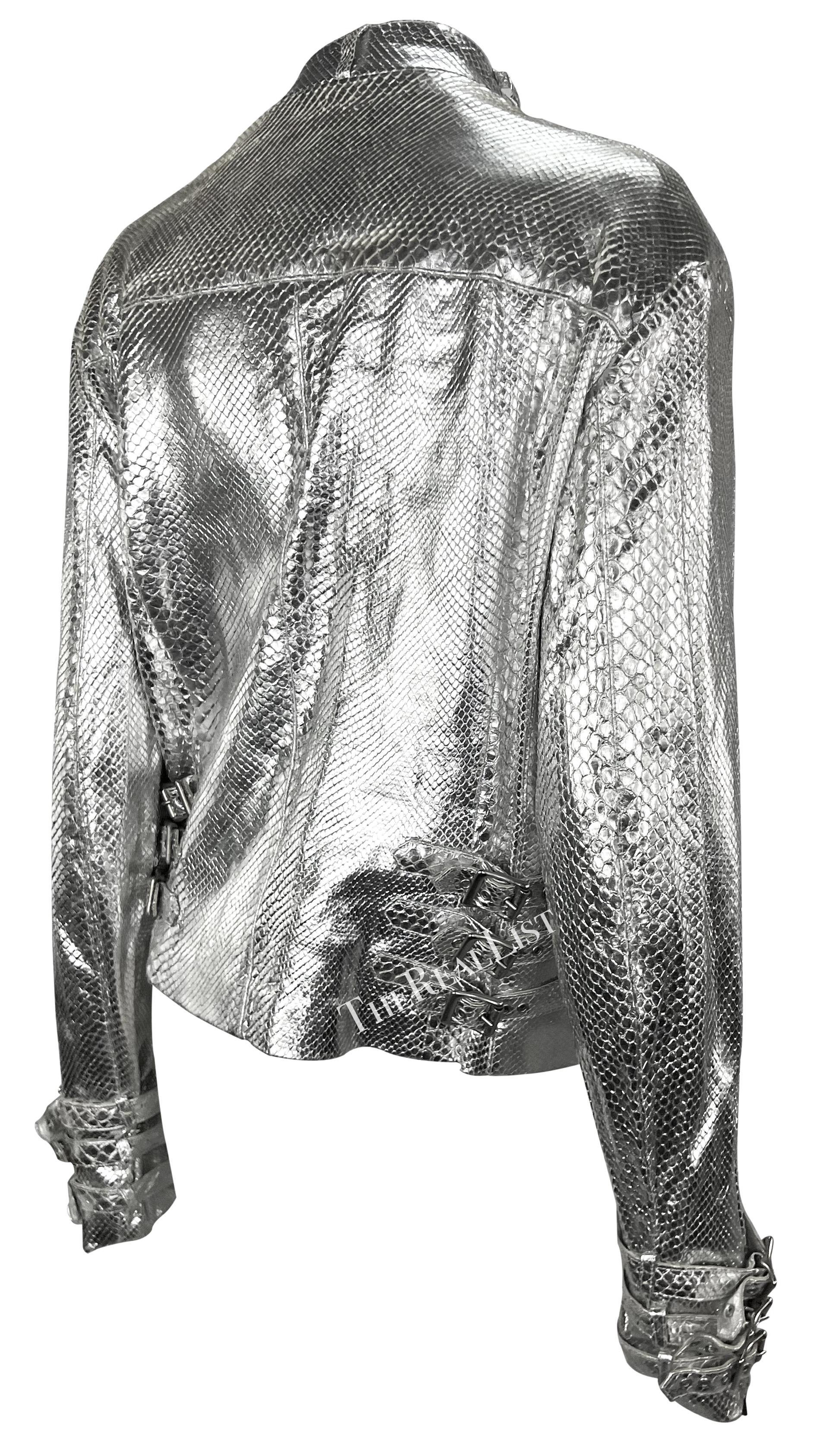 A/I 2000 Donatella Versace for Gianni Versace Uomo Giacca Moto Zip Pitone Argento in vendita 7
