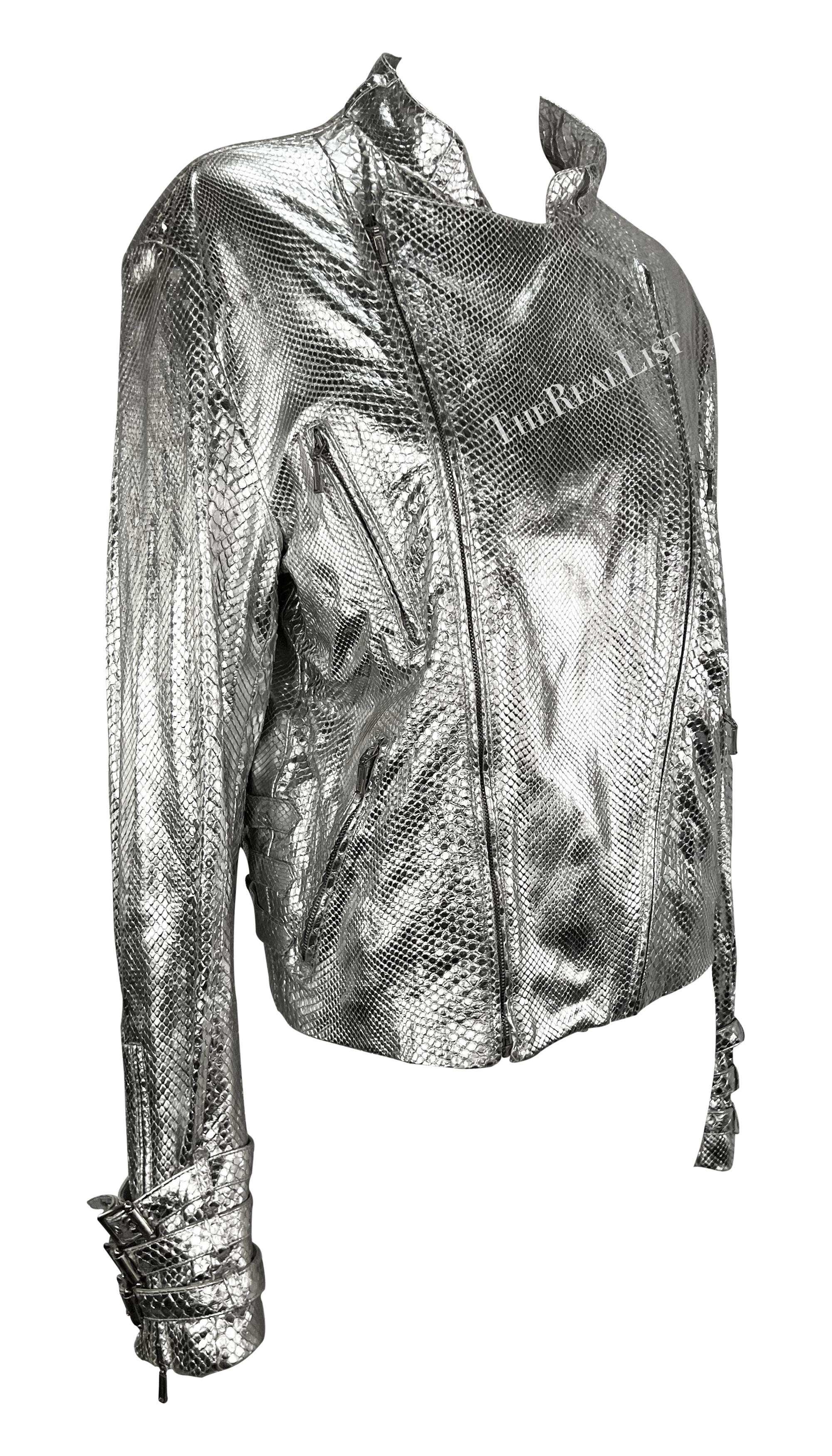 A/I 2000 Donatella Versace for Gianni Versace Uomo Giacca Moto Zip Pitone Argento in vendita 9