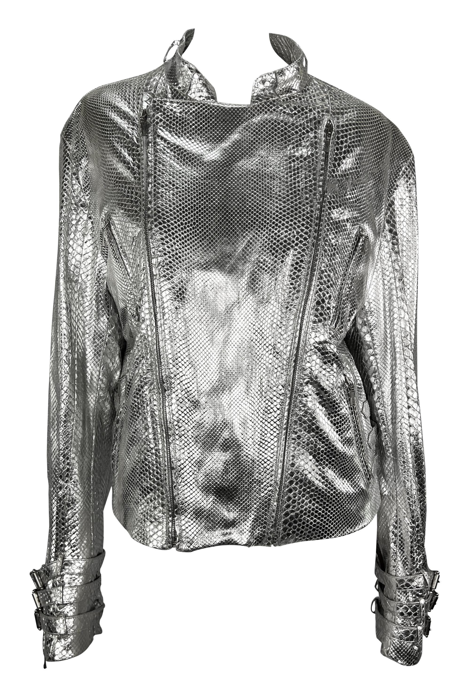 A/I 2000 Donatella Versace for Gianni Versace Uomo Giacca Moto Zip Pitone Argento In condizioni ottime in vendita a West Hollywood, CA