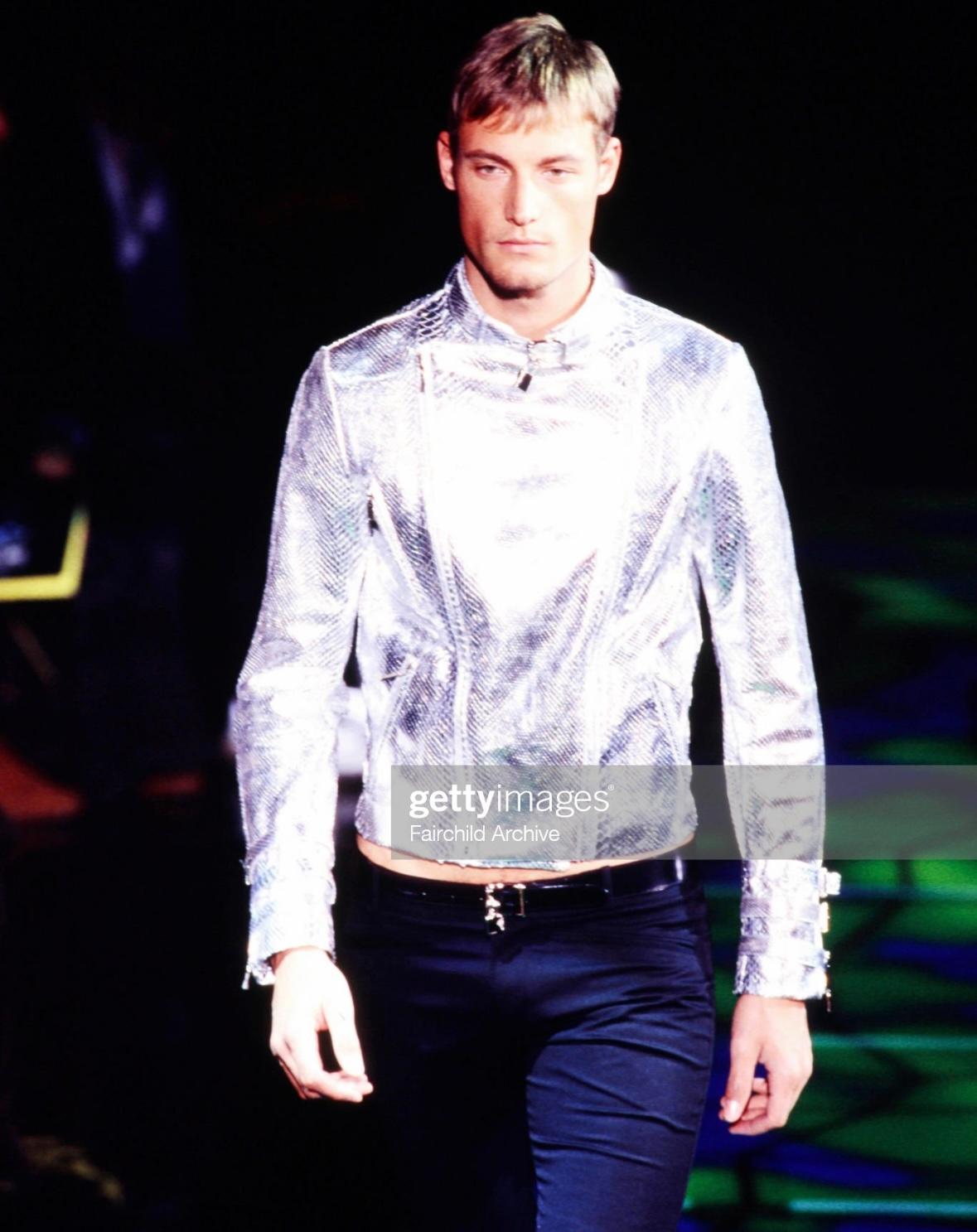A/I 2000 Donatella Versace for Gianni Versace Uomo Giacca Moto Zip Pitone Argento in vendita 1