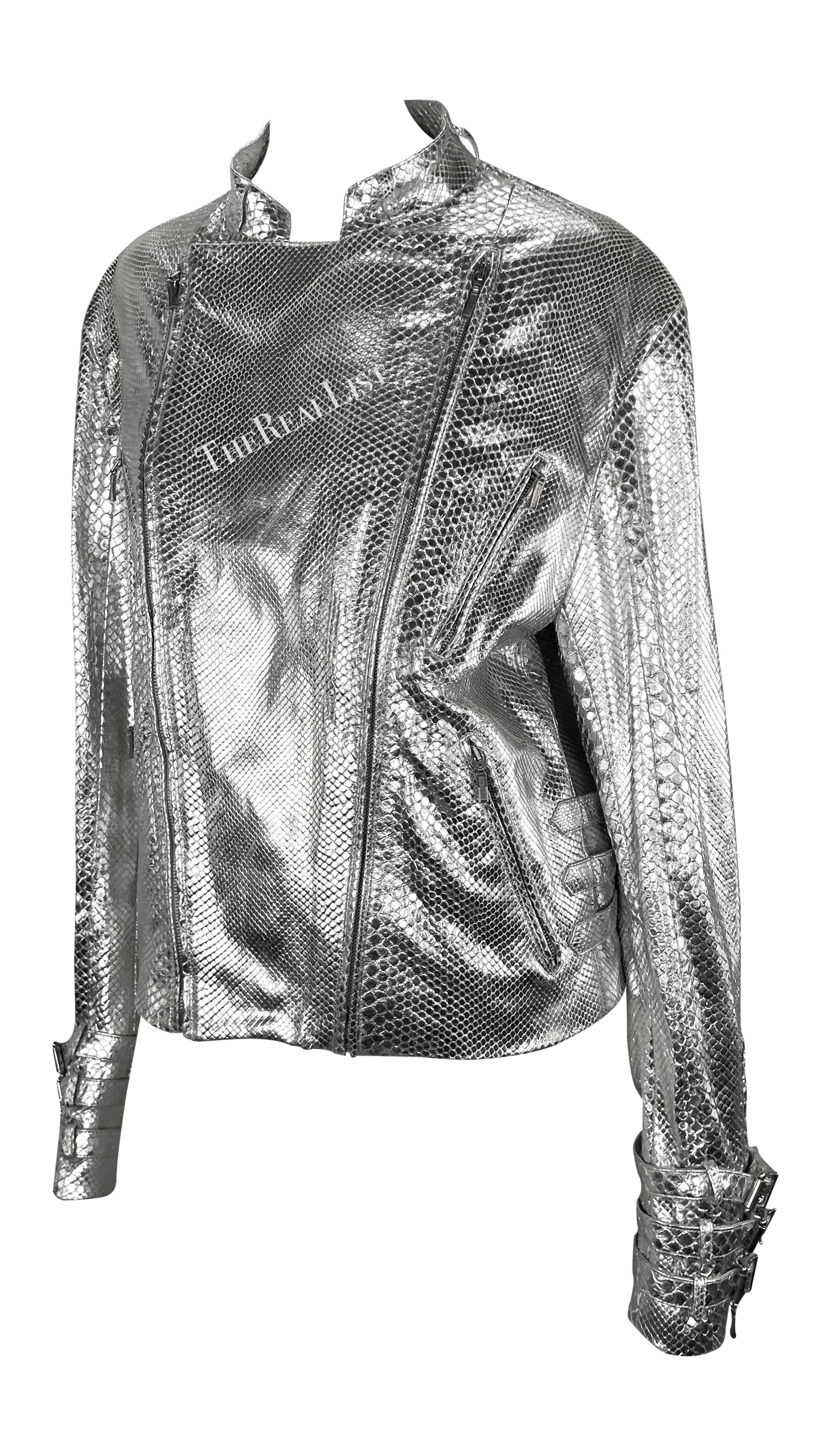 A/I 2000 Donatella Versace for Gianni Versace Uomo Giacca Moto Zip Pitone Argento in vendita 2