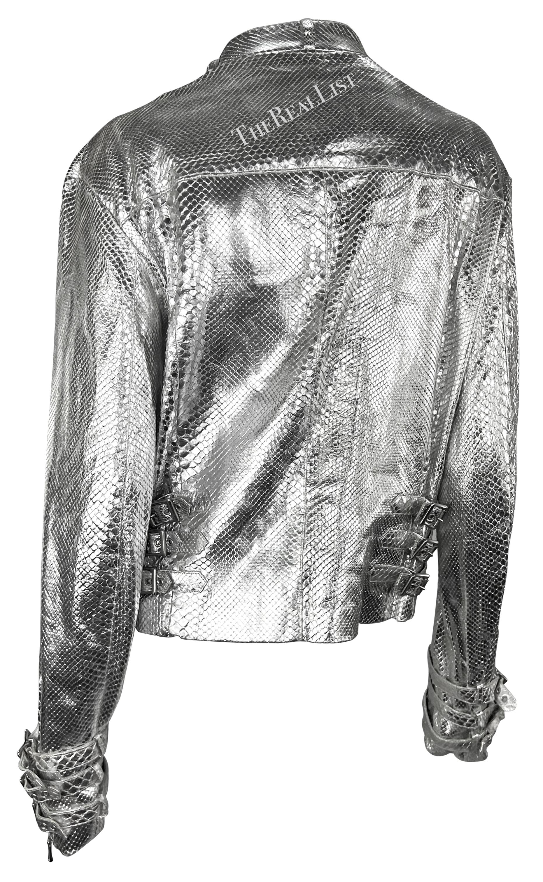 A/I 2000 Donatella Versace for Gianni Versace Uomo Giacca Moto Zip Pitone Argento in vendita 6