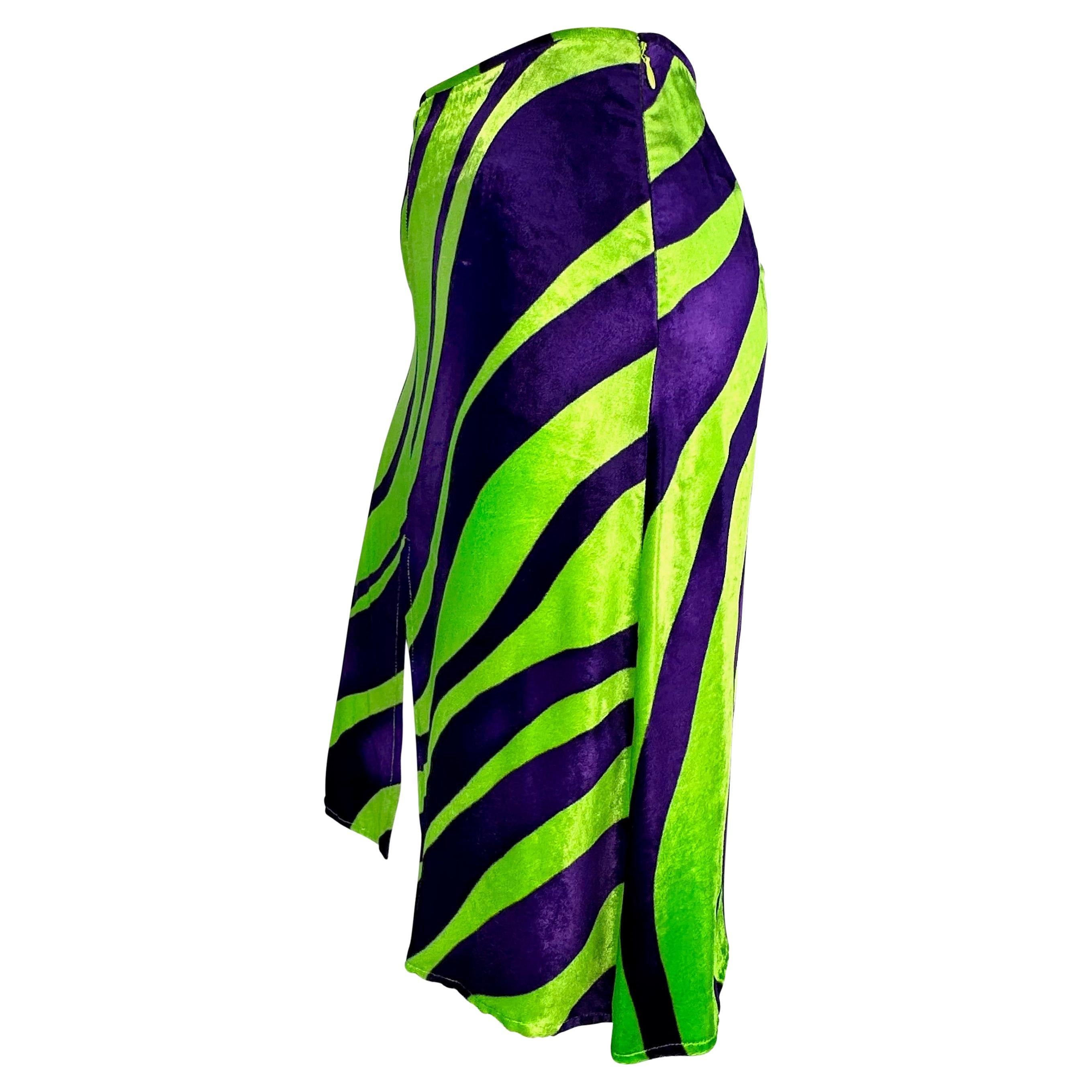 Presenting an incredible green and purple velvet abstract Gianni Versace skirt, designed by Donatella Versace. From the Fall/Winter 2000 collection, this fabulous skirt features a slit at the front and is made complete with a lightly flared cut. Add