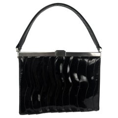 H/W 2000 Giorgio Armani Ad Schwarze Minitasche aus Lackleder mit Jakobsmuschel-Paneelrahmen
