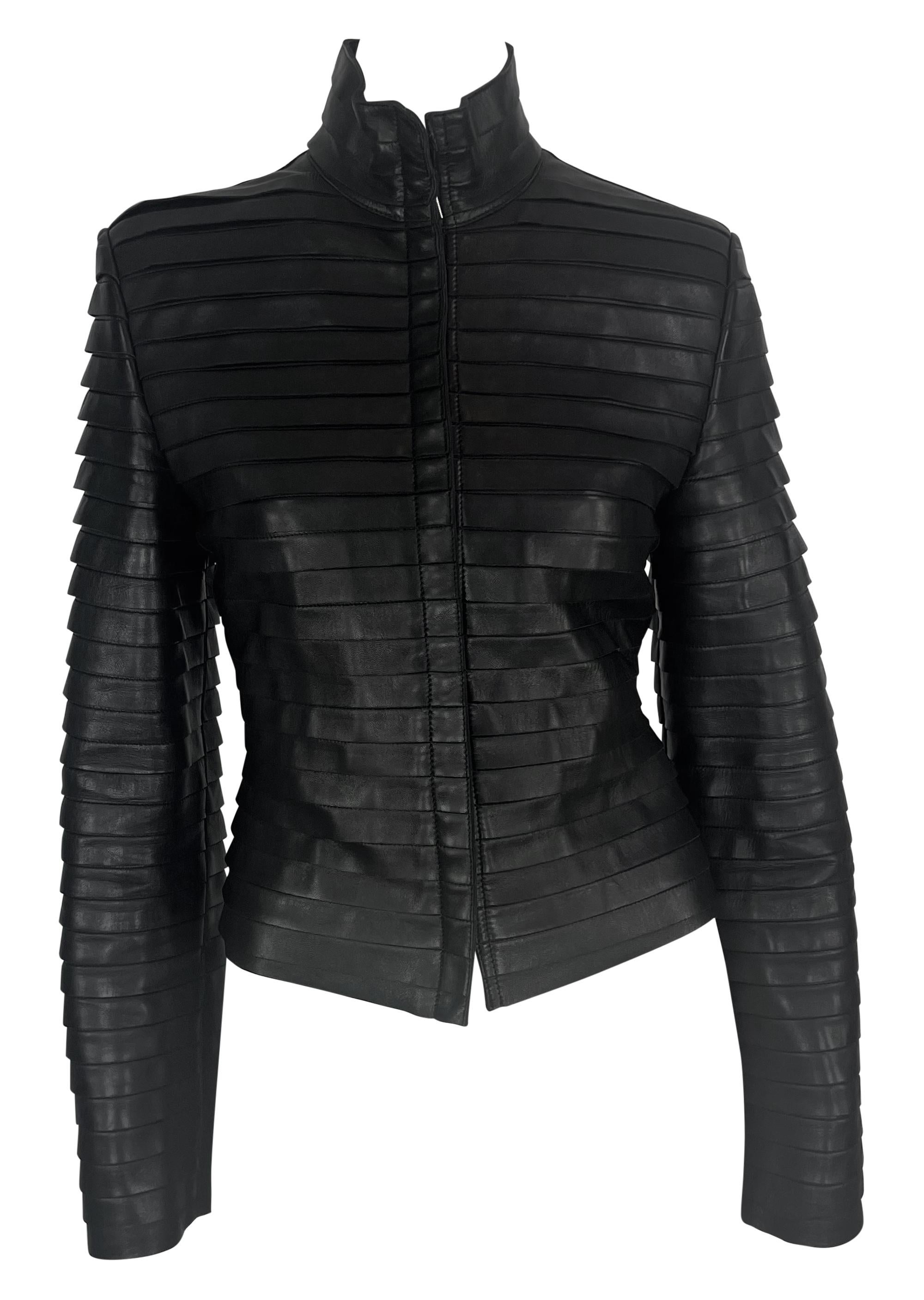 A/I 2000 Giorgio Armani - Giacca Moto in pelle nera con pannello a strisce a strati in vendita 3