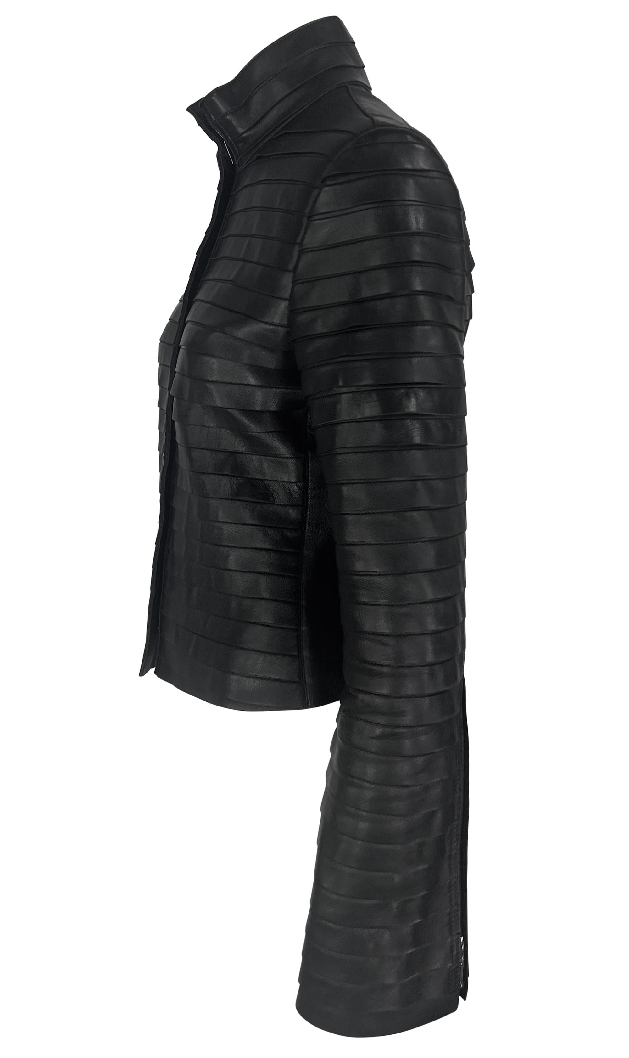 A/I 2000 Giorgio Armani - Giacca Moto in pelle nera con pannello a strisce a strati In condizioni ottime in vendita a West Hollywood, CA