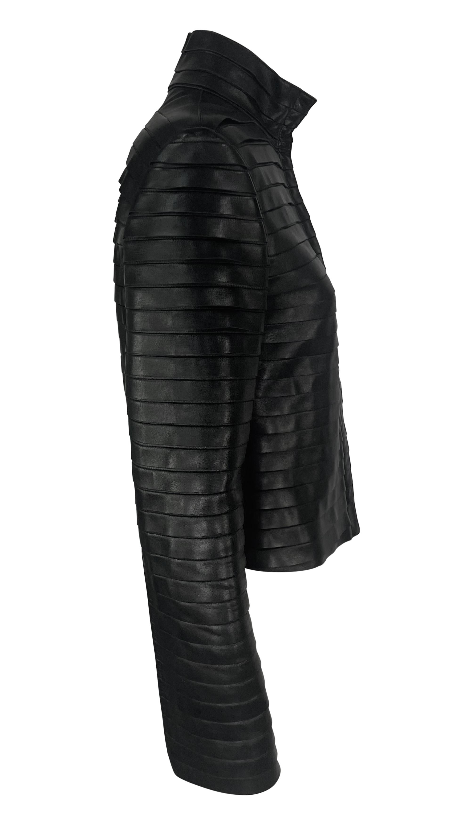 A/I 2000 Giorgio Armani - Giacca Moto in pelle nera con pannello a strisce a strati in vendita 1