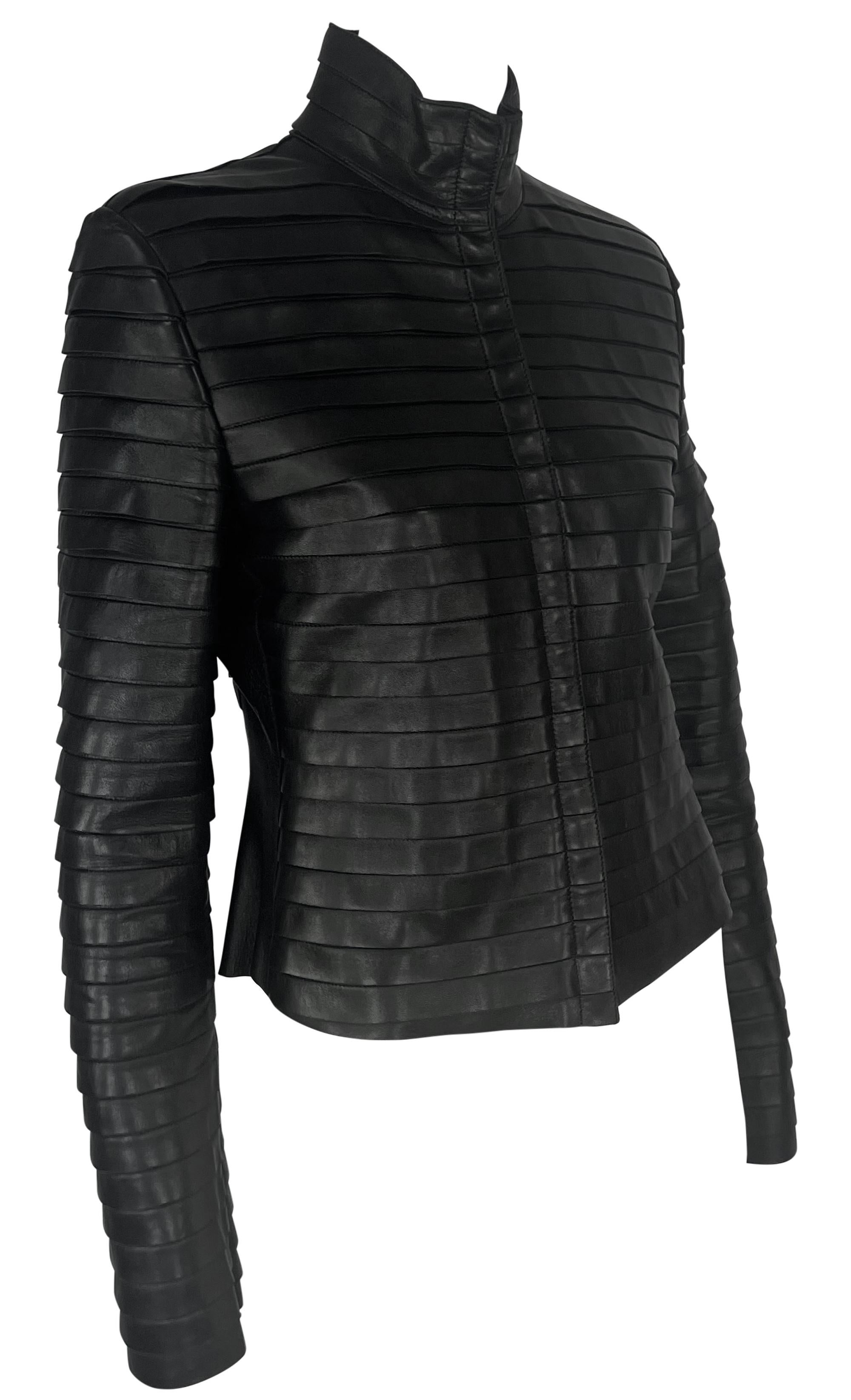 A/I 2000 Giorgio Armani - Giacca Moto in pelle nera con pannello a strisce a strati in vendita 2