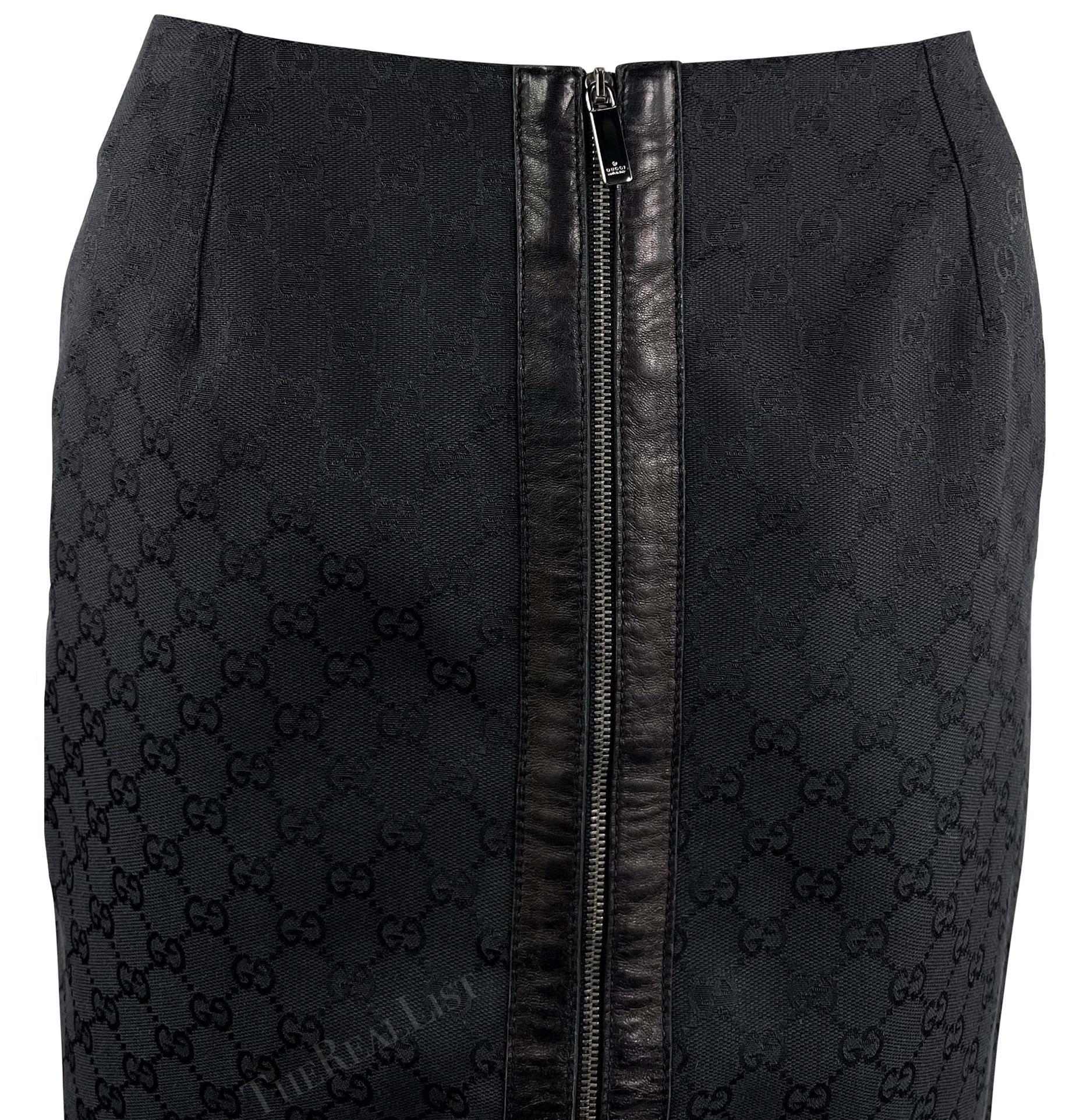 A/I 2000 Gucci by Tom Ford GG nero GG Monogram Zipper Pencil Skirt in vendita 8