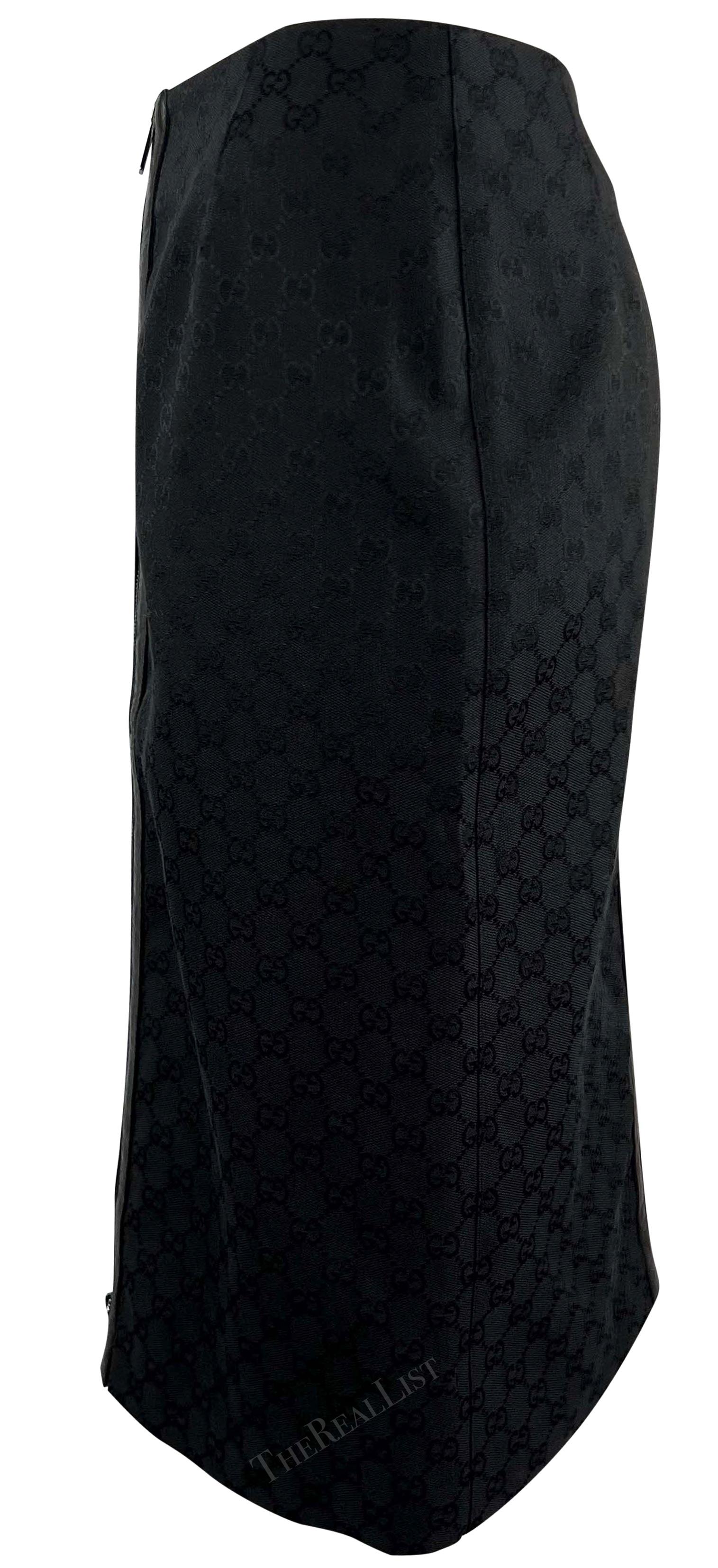 F/W 2000 Gucci by Tom Ford Black GG Monogram Zipper Pencil Skirt In Excellent Condition For Sale In West Hollywood, CA