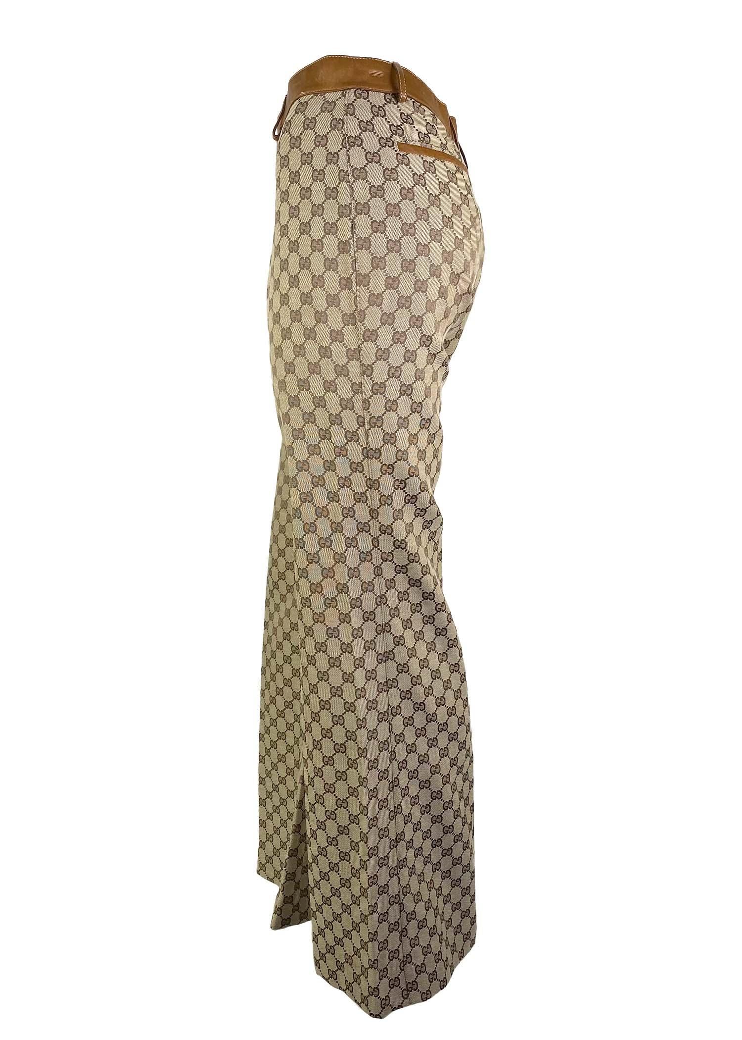 A/I 2000 Gucci by Tom Ford GG Pantaloni a gamba larga con monogramma e rifiniture in pelle Y2K In condizioni ottime in vendita a West Hollywood, CA