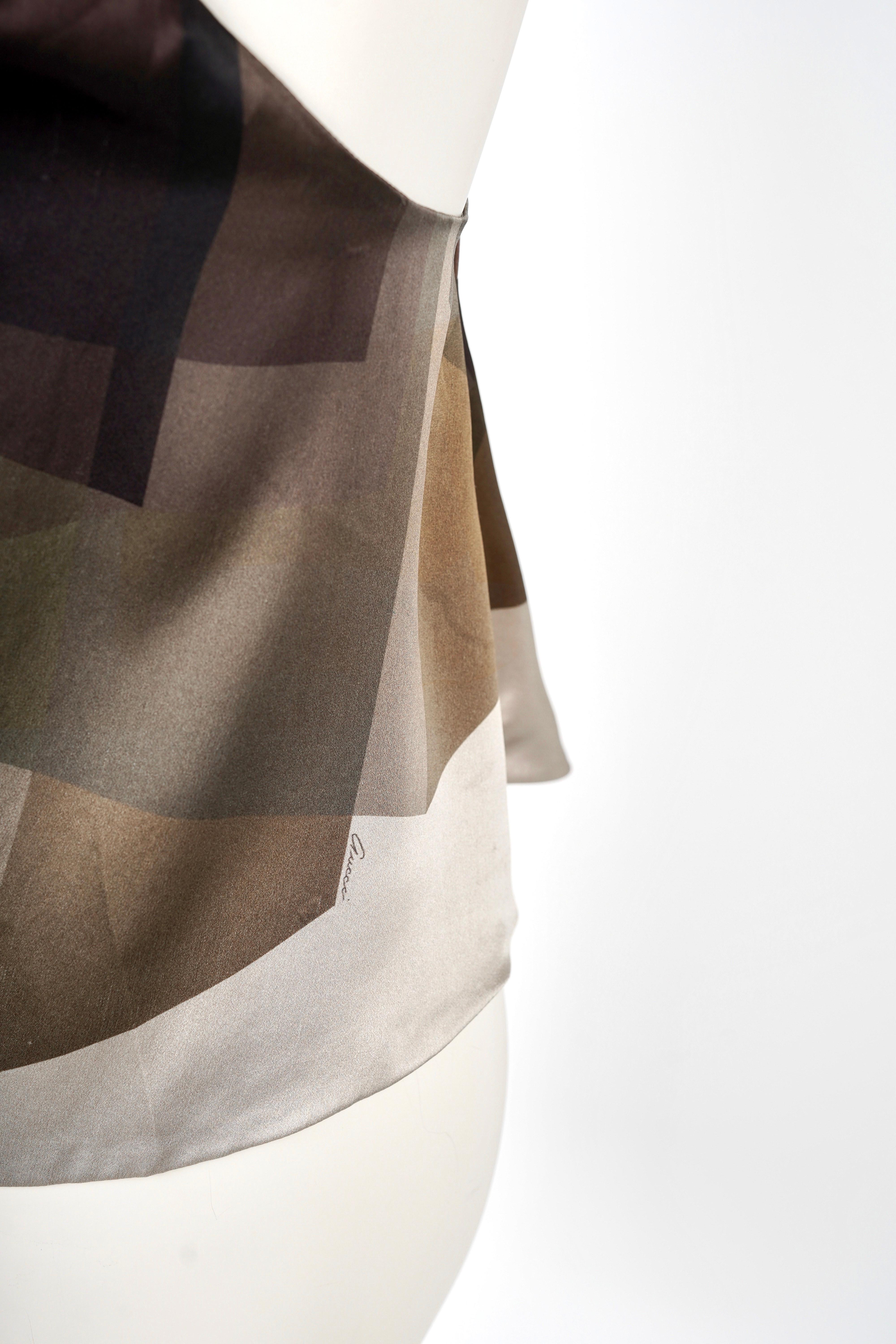 F/W 2000 Gucci By Tom Ford Printed Silk Neckholder Top In Good Condition For Sale In Berlin, DE