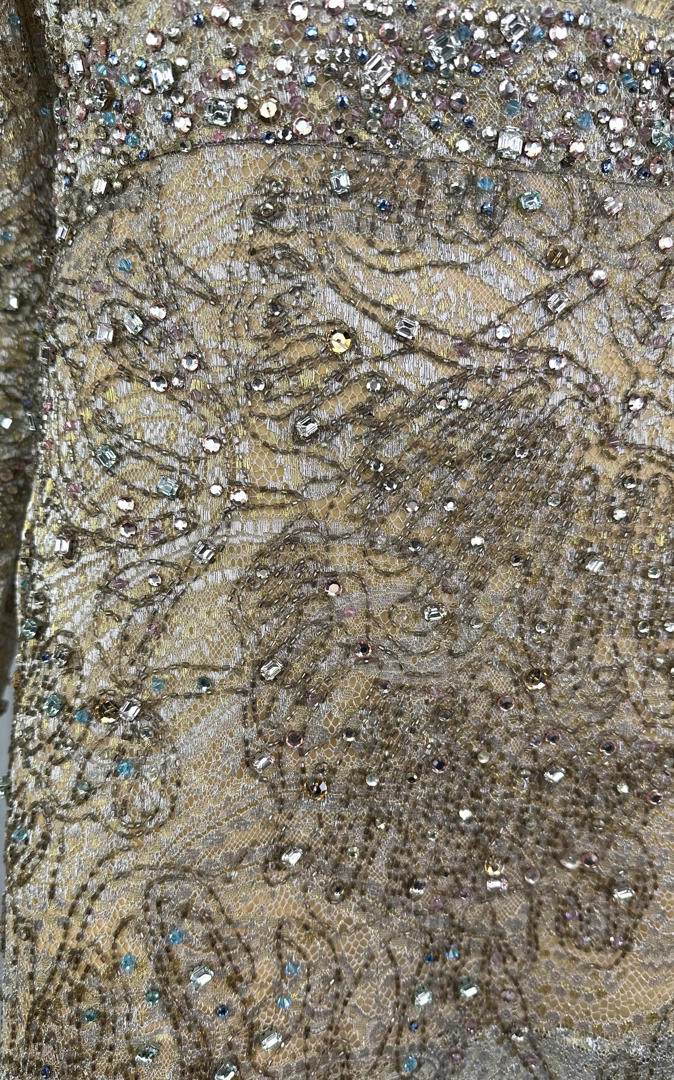 H/W 2000 Gucci by Tom Ford Minikleid aus silberner, beigefarbener Spitze mit Strass-Perlen und tiefem Ausschnitt im Angebot 2