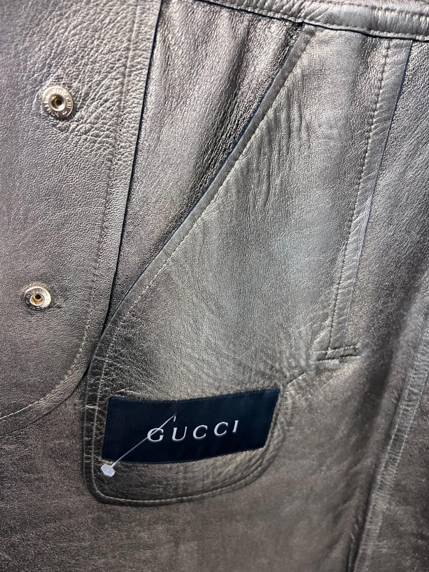 F/W 2000 Gucci by Tom Ford Runway Ad Two-Tone Gold Metallic Leather Coat Sz: 38 For Sale 5