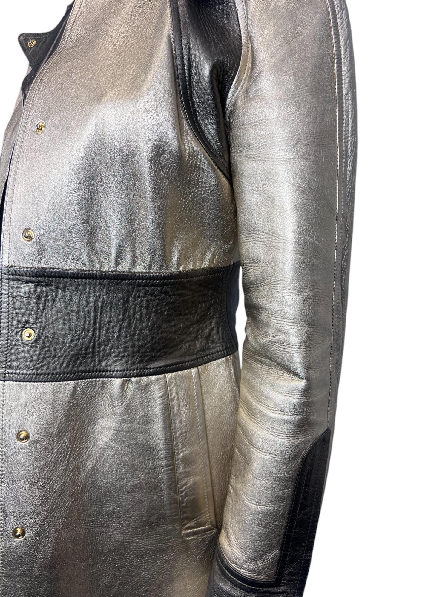 F/W 2000 Gucci by Tom Ford Runway Ad Two-Tone Gold Metallic Leather Coat Sz: 38 For Sale 2