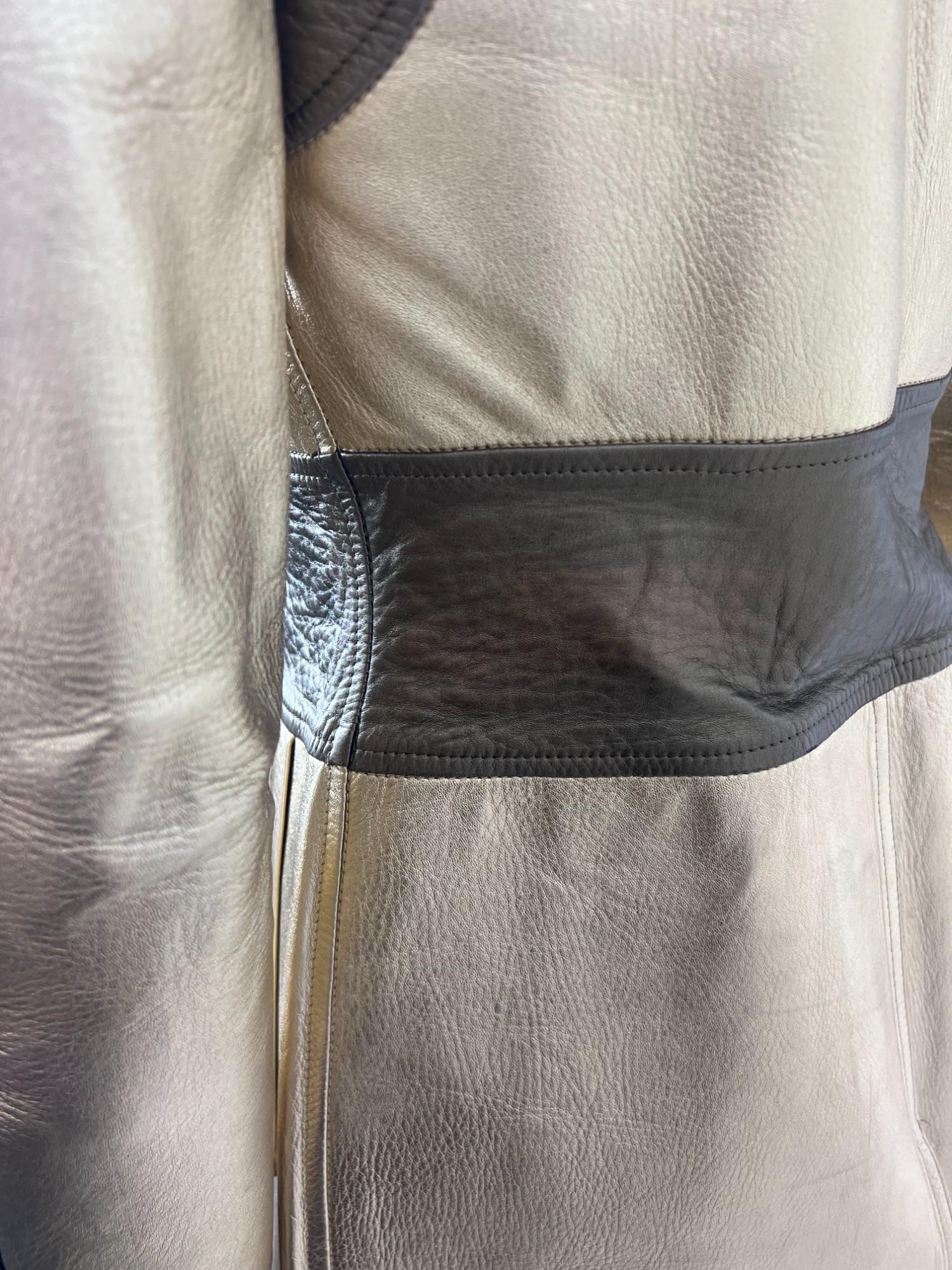 F/W 2000 Gucci by Tom Ford Runway Ad Two-Tone Gold Metallic Leather Coat Sz: 38 For Sale 3