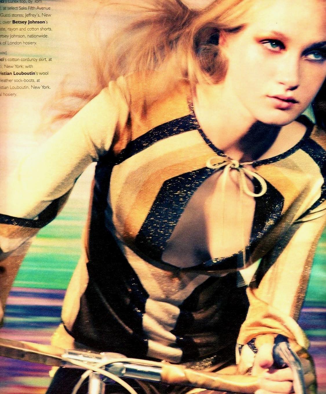 Women's F/W 2000 Gucci by Tom Ford Runway Gold Metallic Lurex Knit Long Sleeve Top Y2K