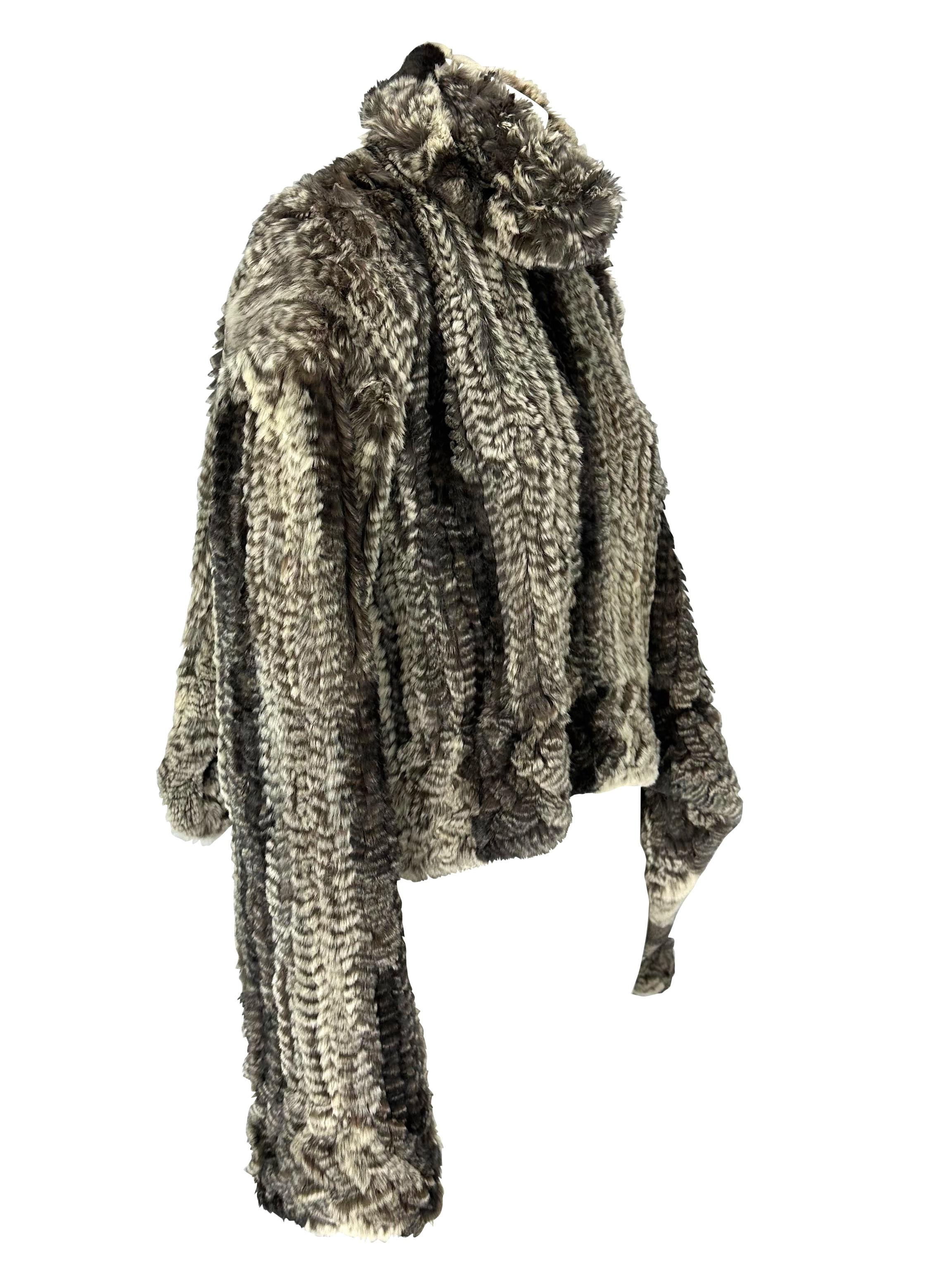 John Galliano - Pull tunique asymétrique surdimensionné en fourrure grise tricotée, A/H 2000 en vente 5