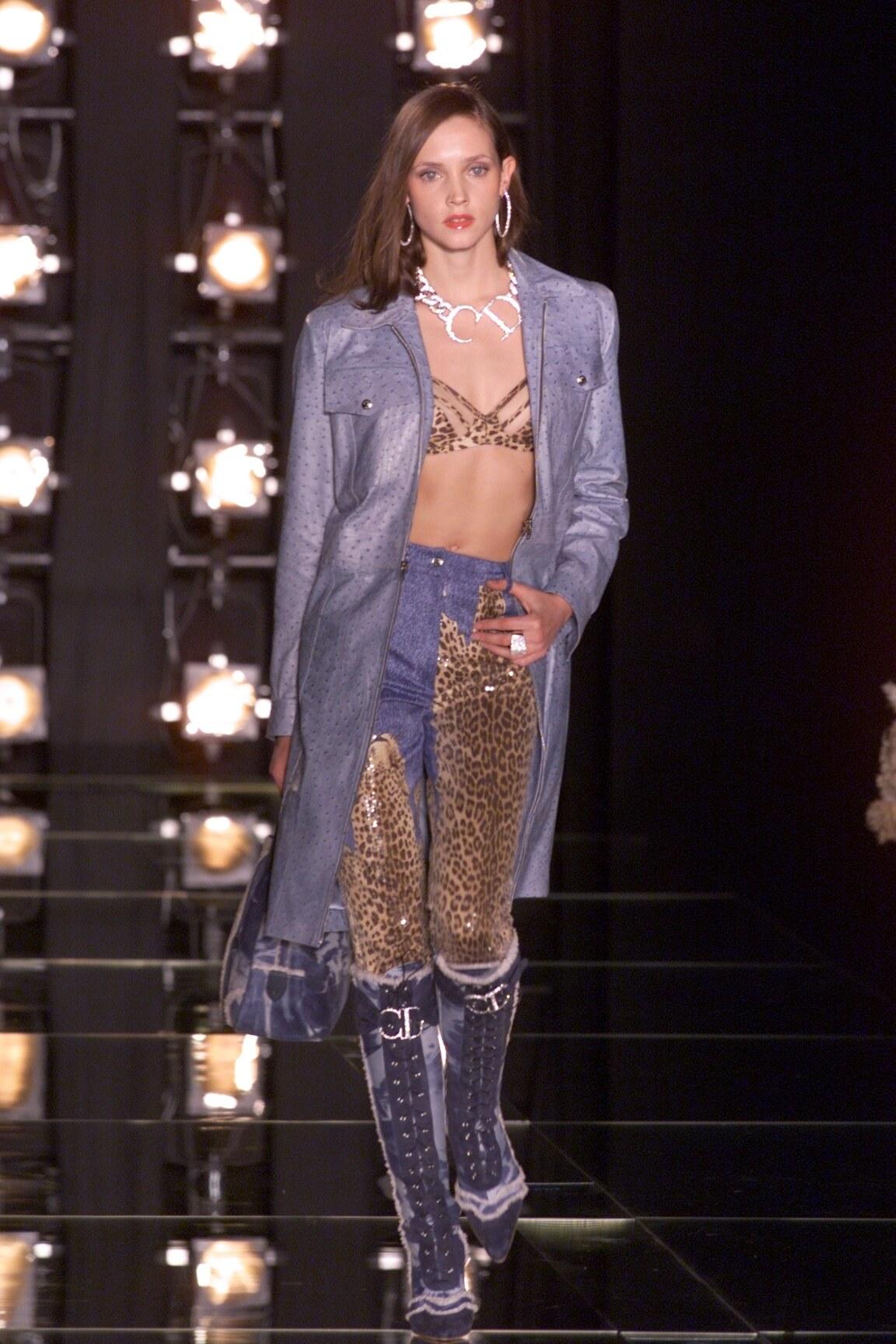 F/W 2000 Laufsteg Christian Dior Stone Wash Jeans mit Leoparden (Grau)