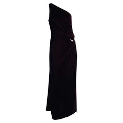Abito da passerella monospalla in velluto borgogna con strass di Thierry Mugler A/I 2000