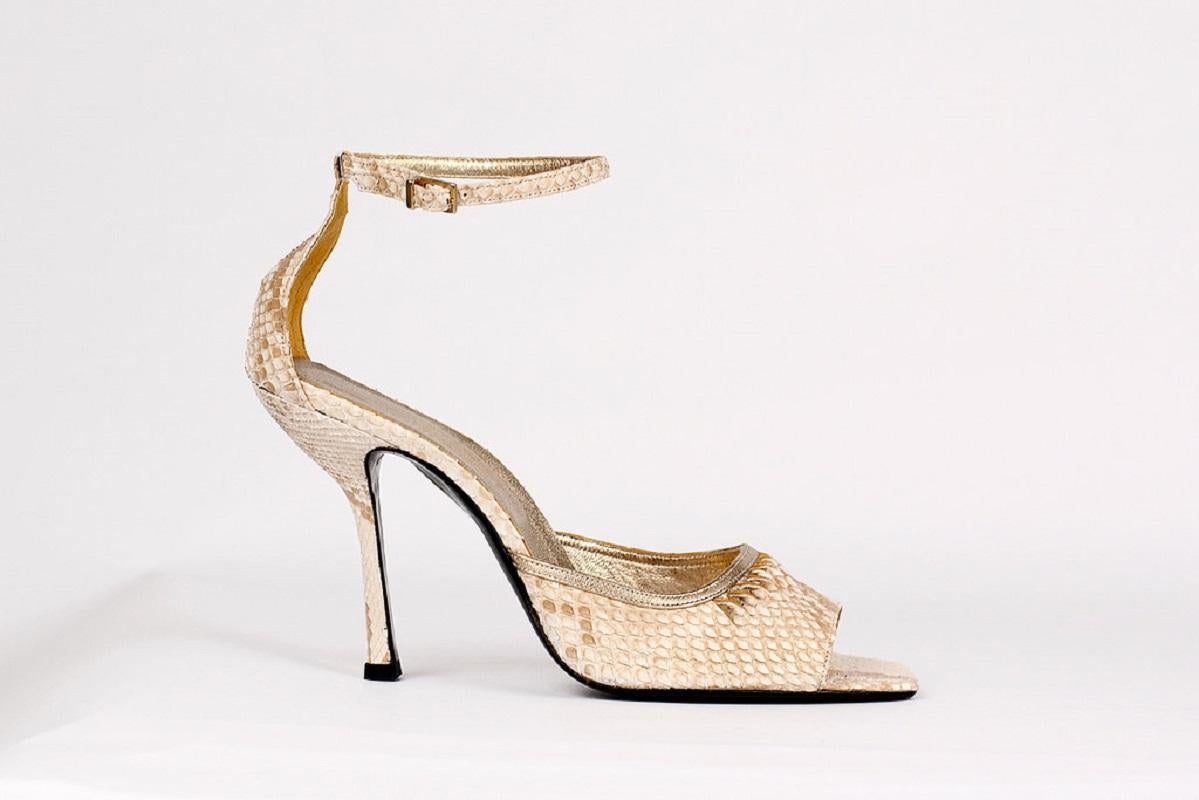 F/W 2000 Vintage Gianni Versace Nude Python Runway shoes 38.5-8.5 NWT For Sale 8