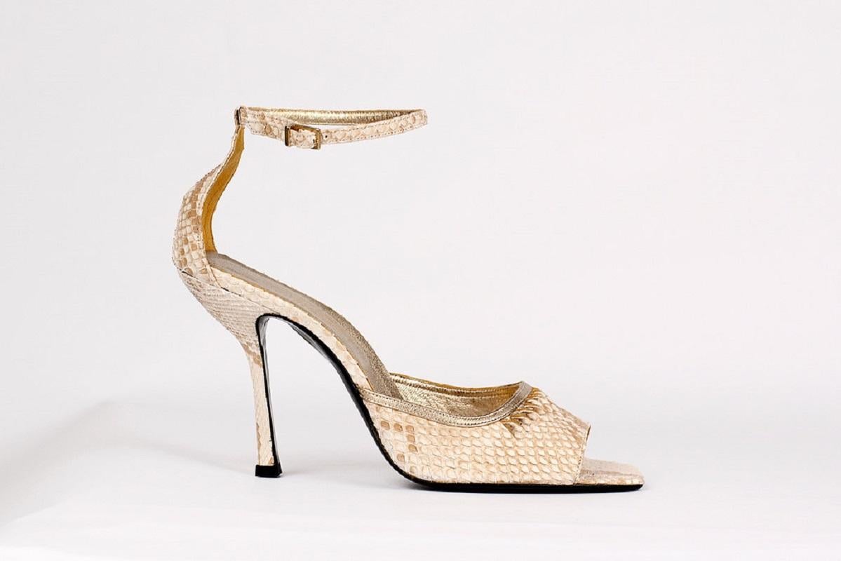 F/W 2000 Vintage Gianni Versace Nude Python Runway chaussures 38,5-8,5 NWT en vente 7