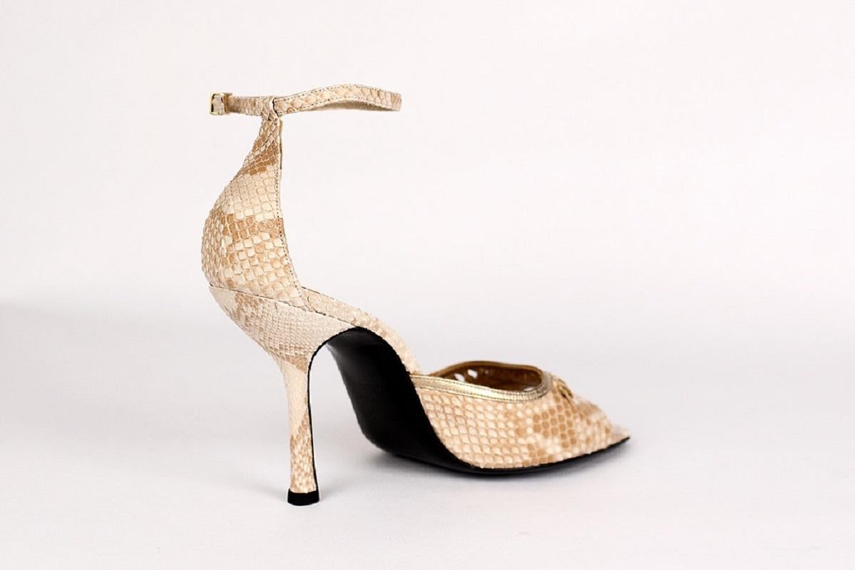 F/W 2000 Vintage Gianni Versace Nude Python Runway shoes 38.5-8.5 NWT For Sale 9