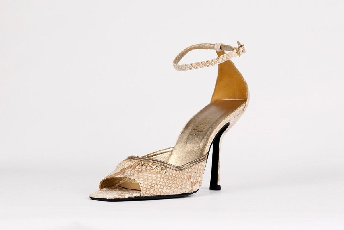 F/W 2000 Vintage Gianni Versace Nude Python Runway shoes 38.5-8.5 NWT For Sale 4