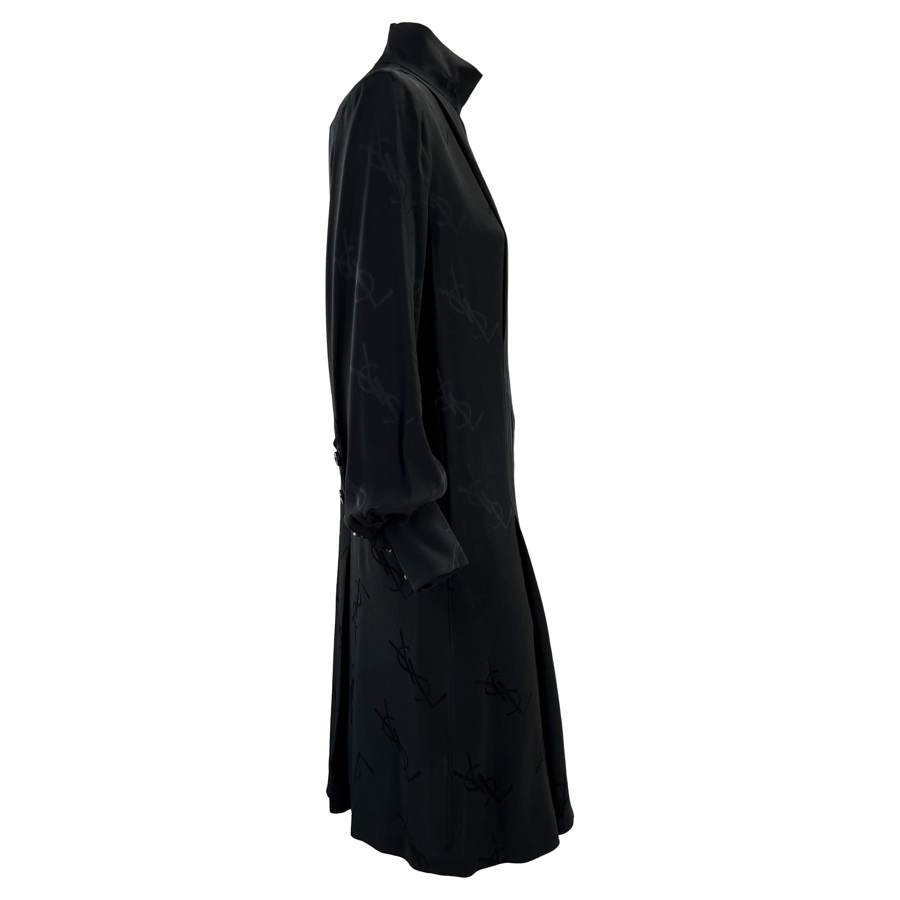 F/W 1999 Yves Saint Laurent Alber Elbaz Pasarela Monograma Vestido plisado de seda negra en venta 4