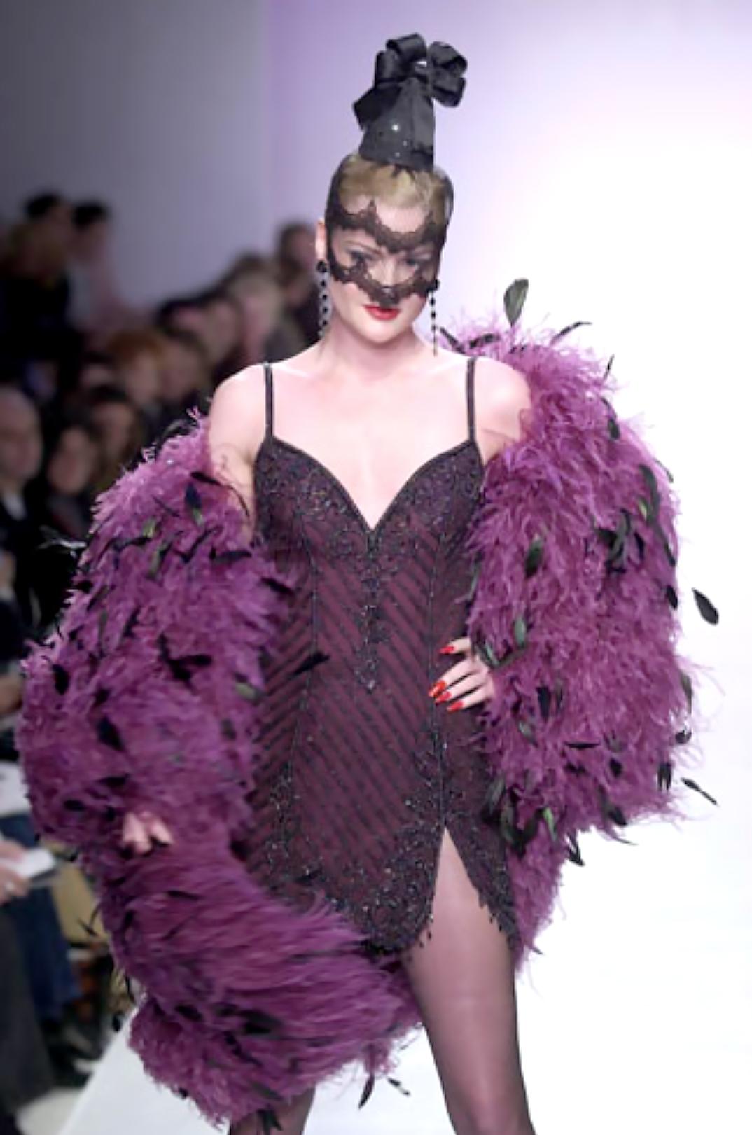 Dieses lilafarbene Minikleid aus der Herbst/Winter-Kollektion 2001 