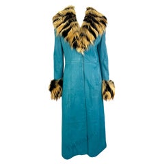 Manteau de défilé F/W 2001 Dolce & Gabbana en cuir bleu clair garni de fourrure