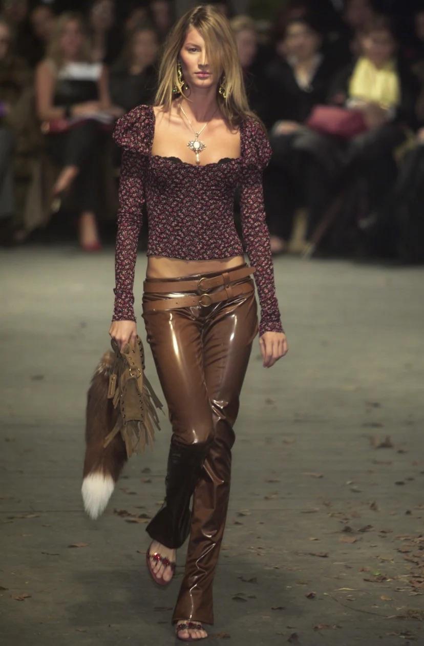 F/W 2001 Dolce & Gabbana Runway Noir Rouge Floral Bustier désossé Manches longues en vente 2