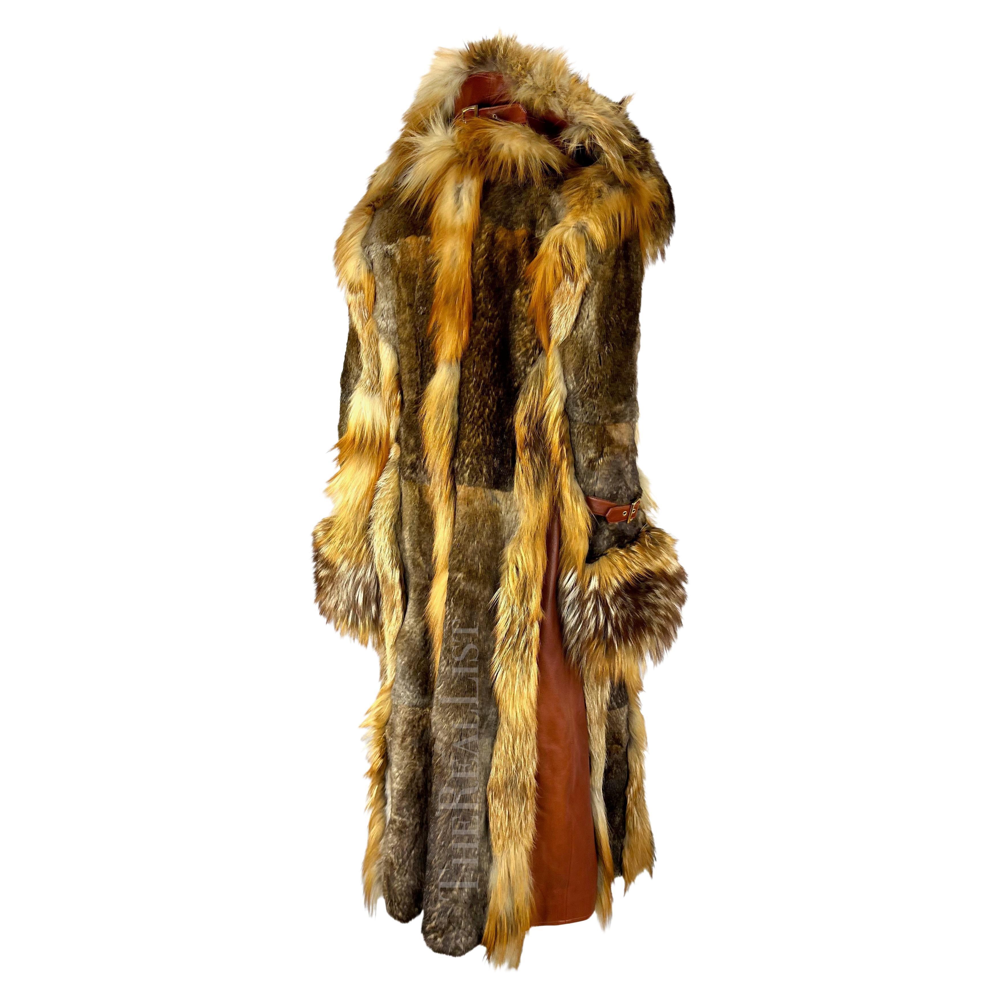 Donna A/I 2001 Dolce & Gabbana: Cappotto aperto oversize in pelliccia e pelle con fibbia in vendita