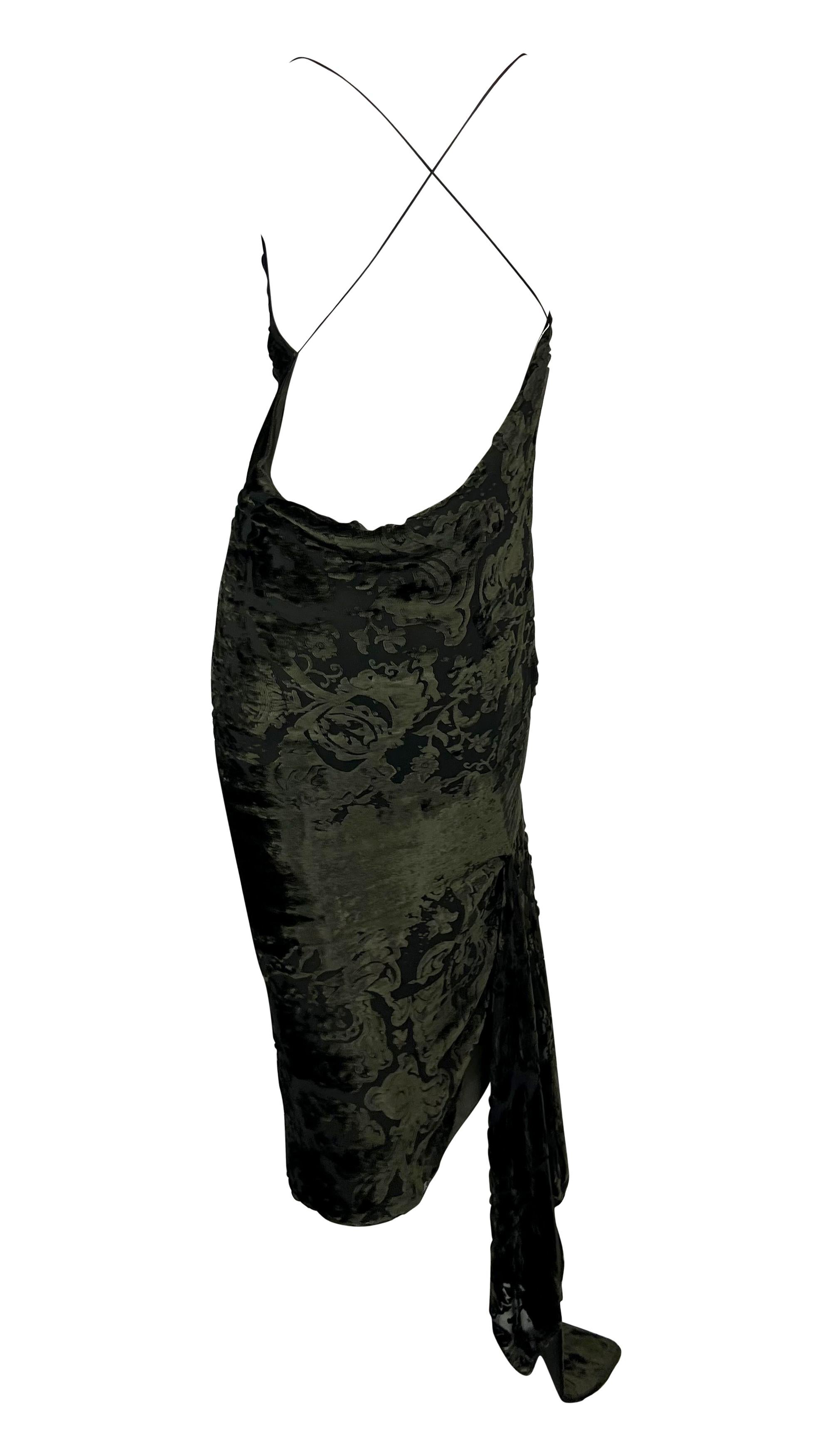 F/W 2001 Donna Karan Robe asymétrique dos nu en velours Devoré d'un vert olive profond Pour femmes en vente