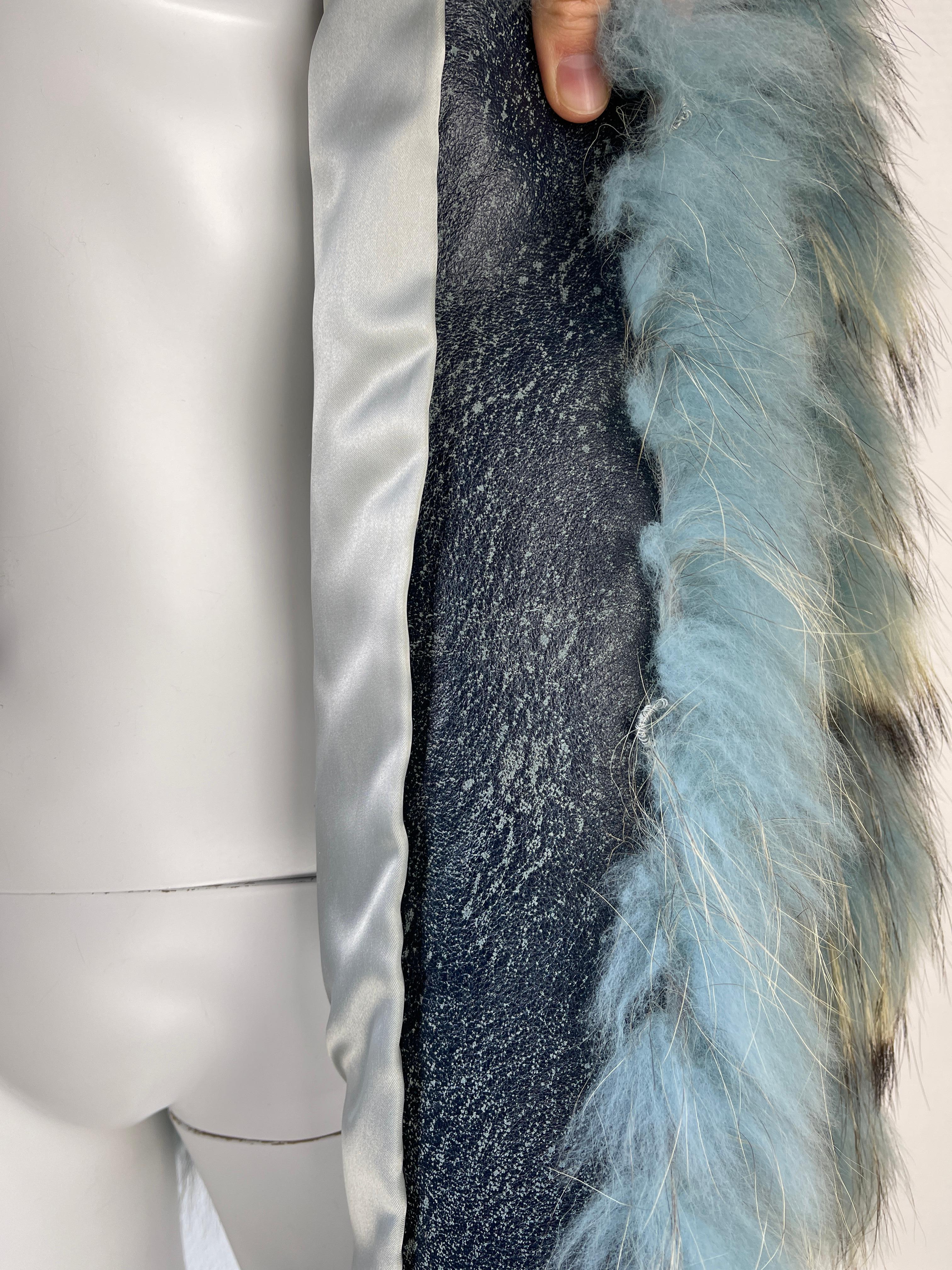 F/W 2001 Gianni Versace Blue Fox Fur Coat Jacket by Donatella Versace Y2K In Good Condition In Paris, FR