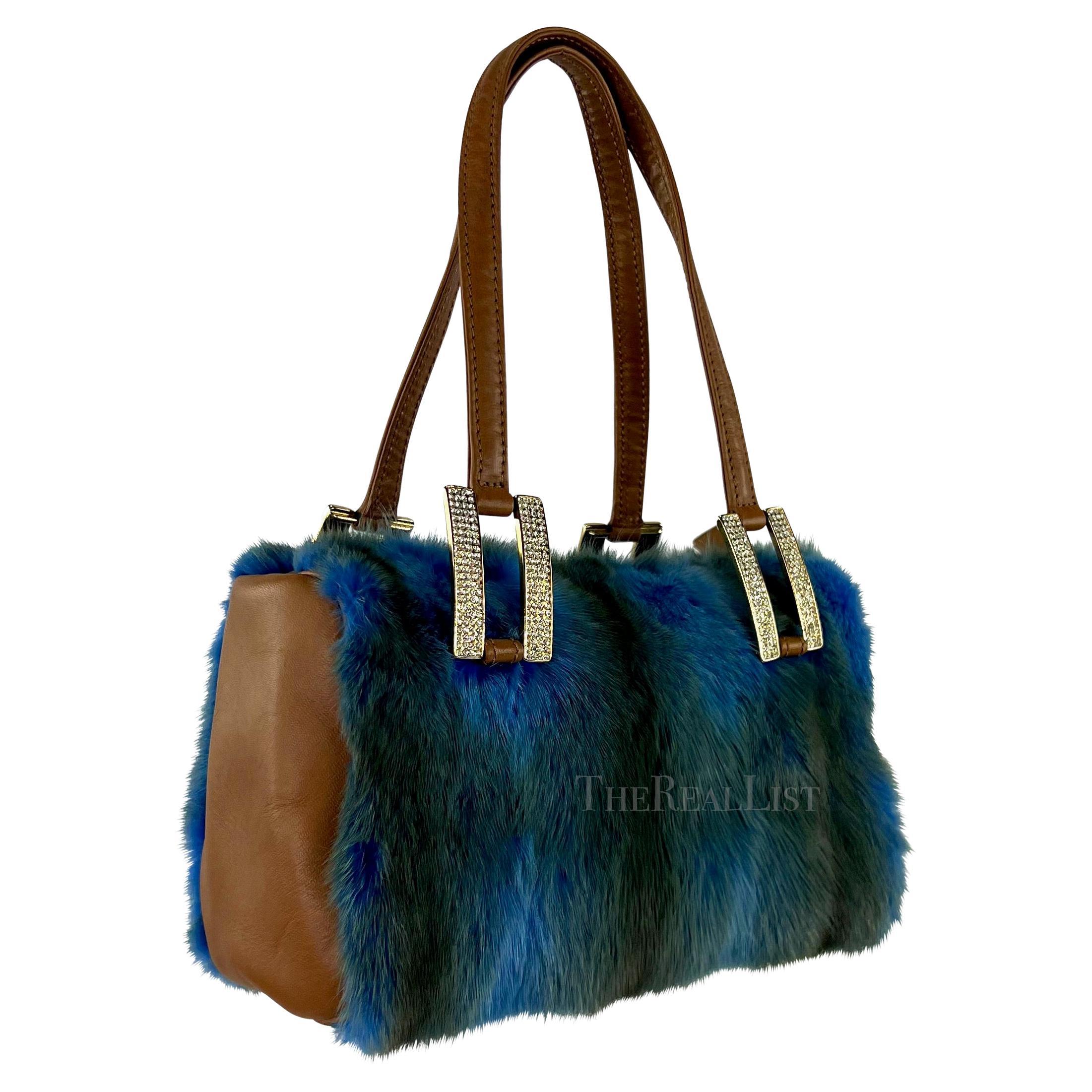 Mini sac à main en fourrure bleue à strass Gianni Versace par Donatella Ad, A/H 2001 Pour femmes en vente